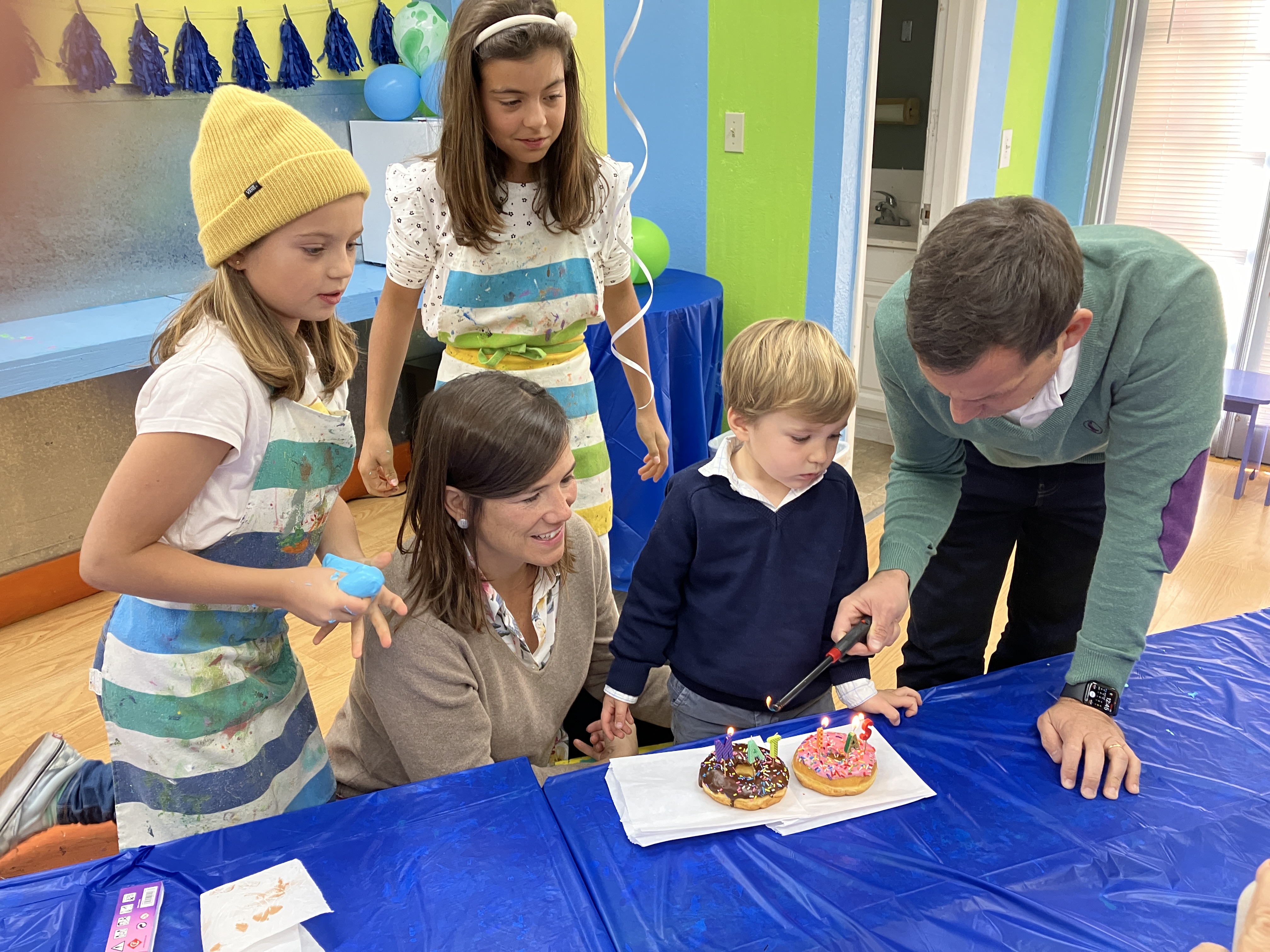 Img: kindergarten, people, person, child, female, girl, boy, male, wristwatch, shoe