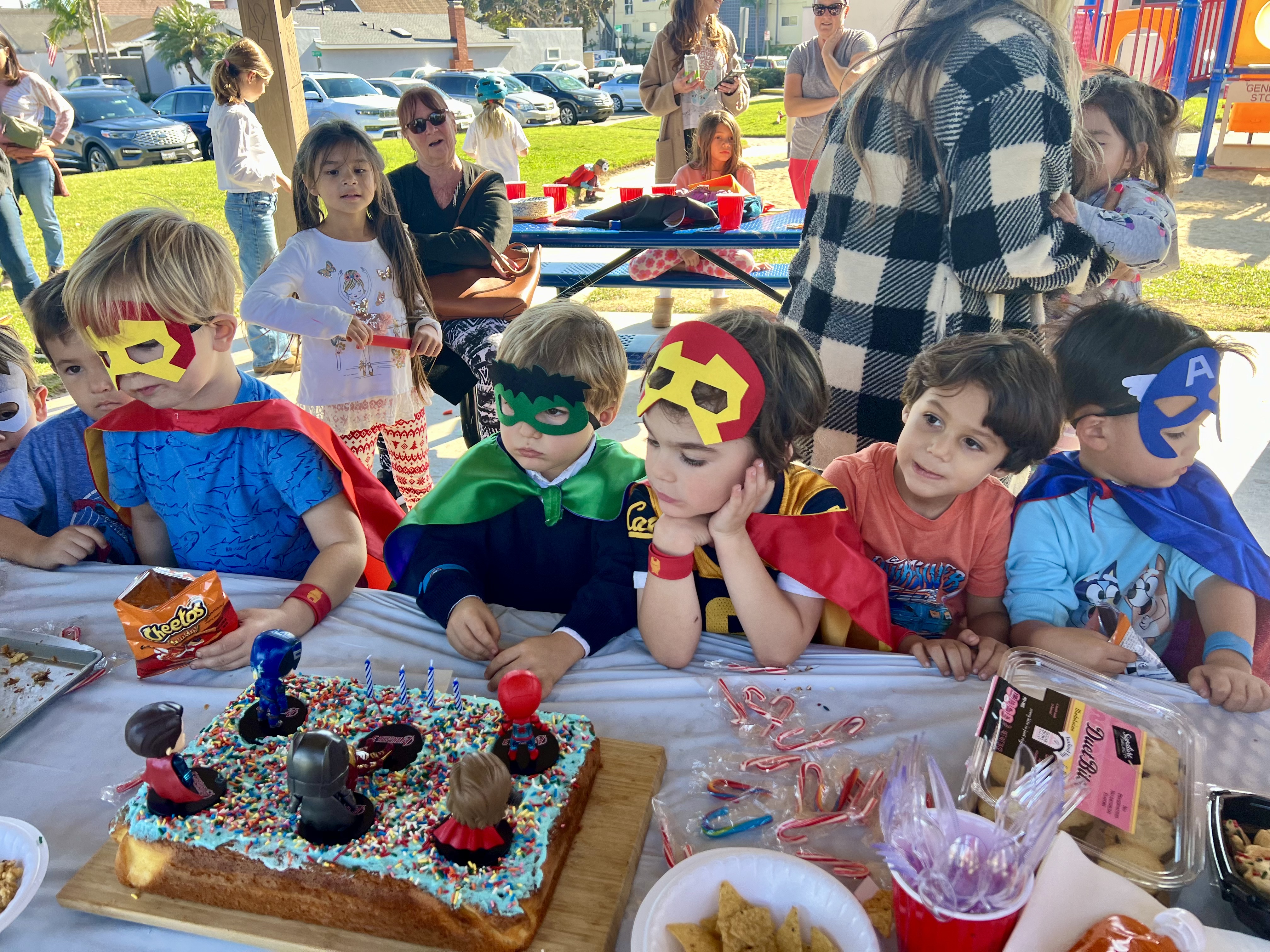 Img: icing, people, person, birthday cake, handbag, child, female, girl, boy, male