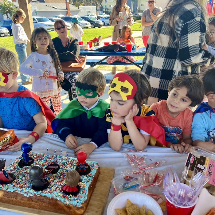 Img: icing, people, person, birthday cake, handbag, child, female, girl, boy, male