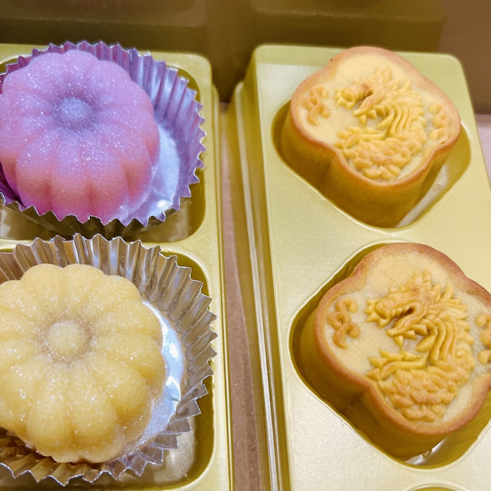 Img: cream, dessert, food, icing, food presentation, bread, cupcake, plate, sweets, pastry