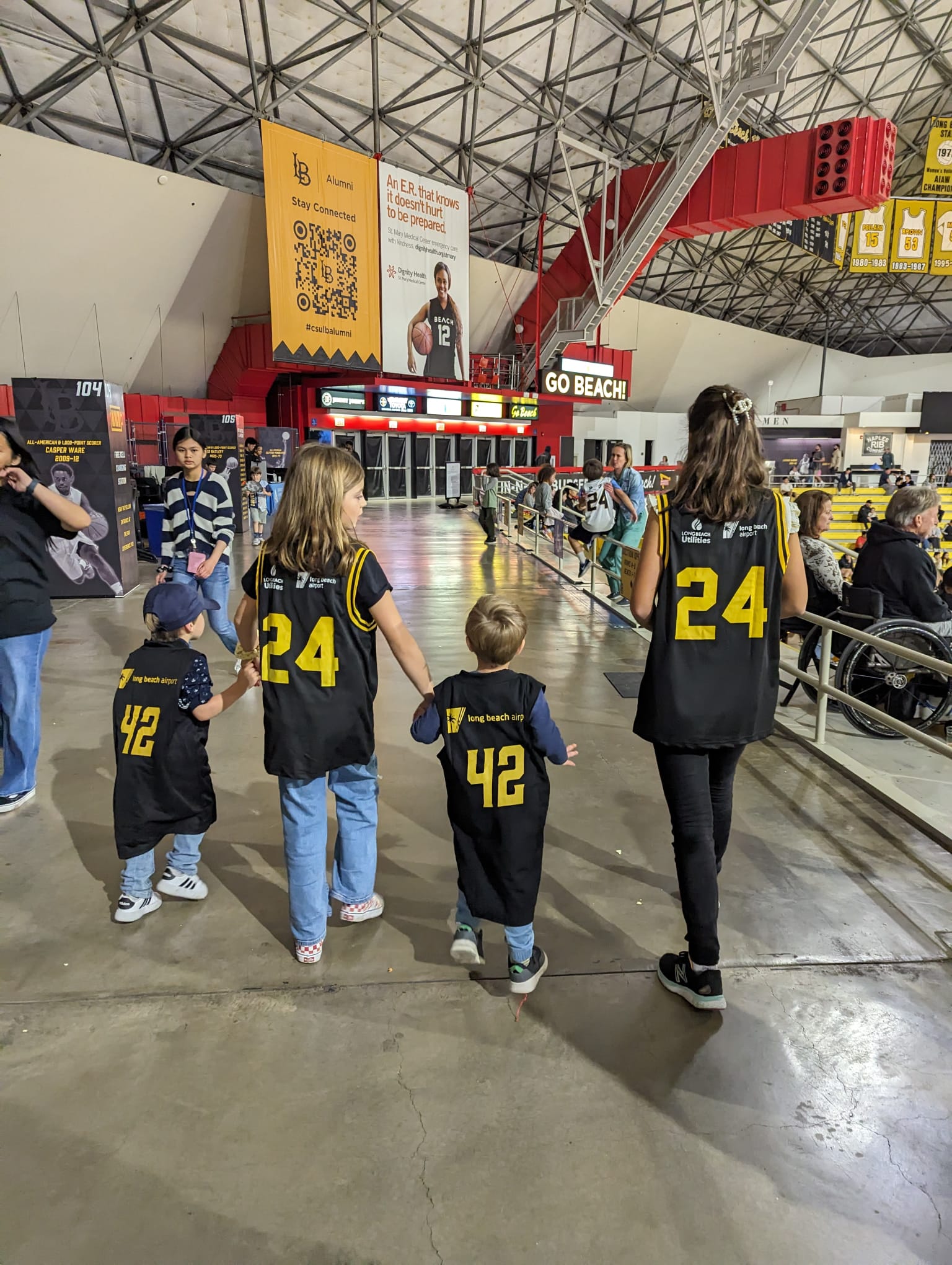 8f75923b 6dbf A137 C508c7ca0c7b: people, person, boy, child, male, adult, female, woman, pants, shoe