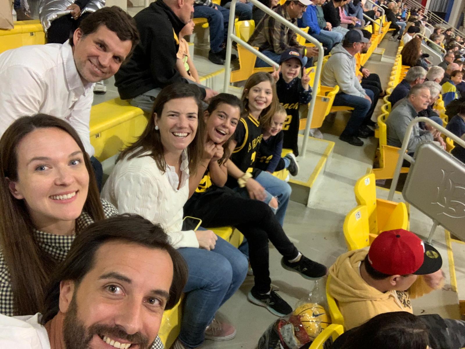 7a4413cb 05dd 4acc Abda F6ad36068c56: people, person, face, head, smile, adult, male, man, shoe, woman