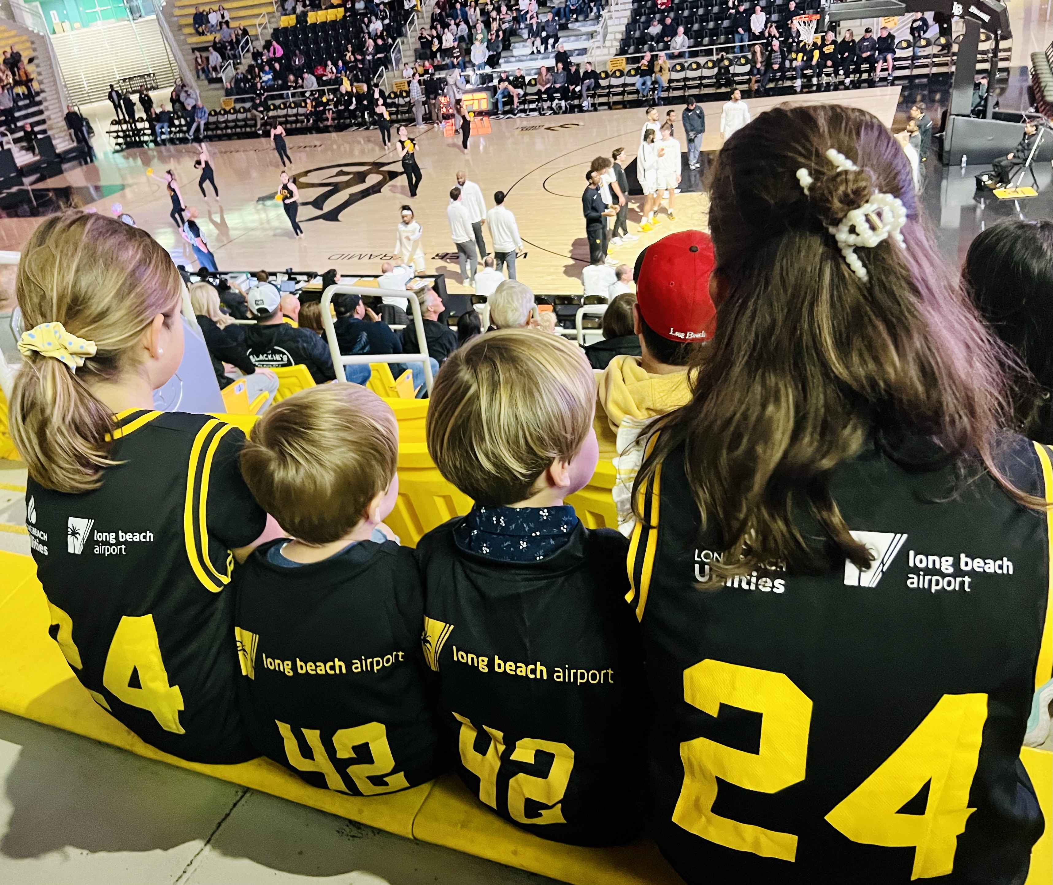 Img: people, person, crowd, boy, child, male, huddle, adult, female, woman