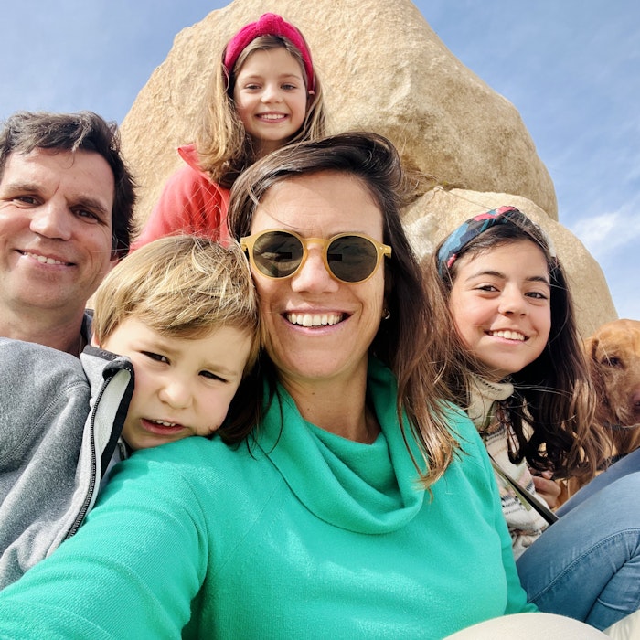 Img: people, person, face, head, smile, family, child, female, girl, woman