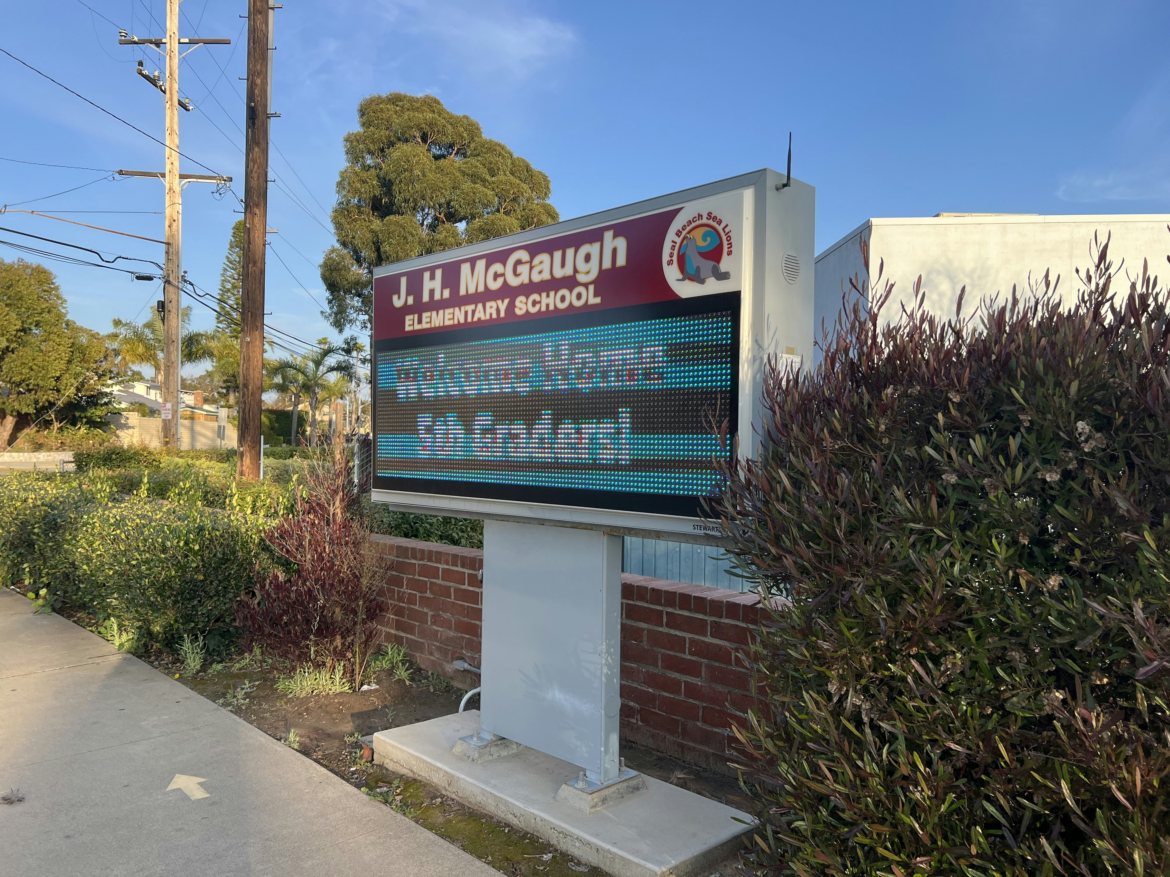 Img: advertisement, electronics, screen, computer hardware, hardware, monitor, utility pole