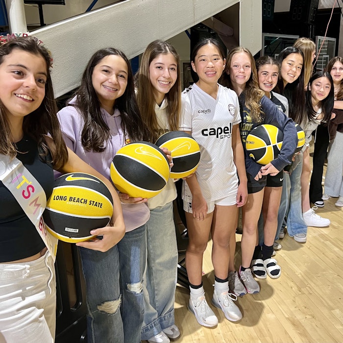 Img: groupshot, person, people, sport, volleyball, volleyball (ball), smile, basketball (ball), bag, handbag
