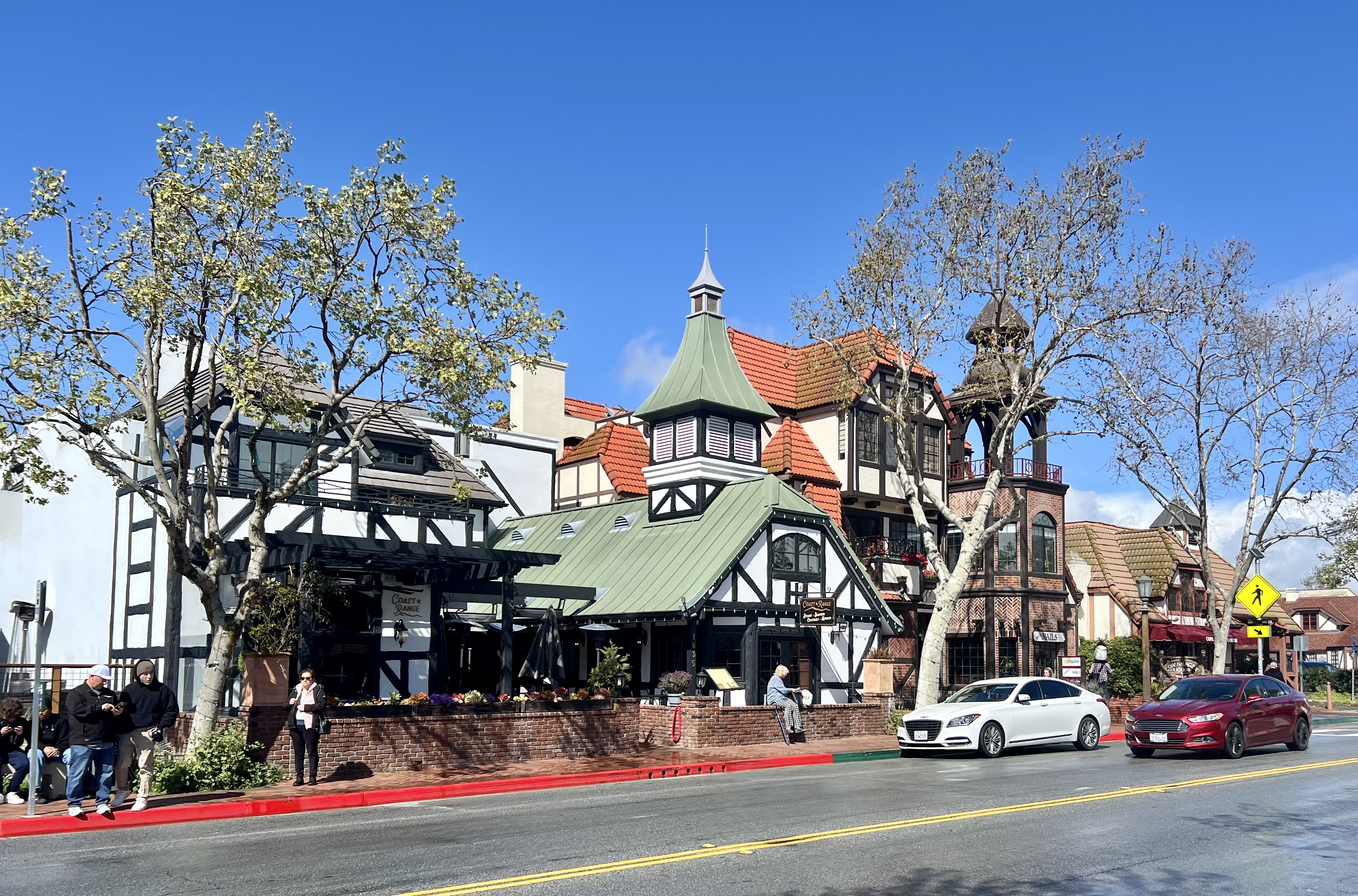 Img: city, neighborhood, person, car, shoe, plant, handbag, urban, glove, hat