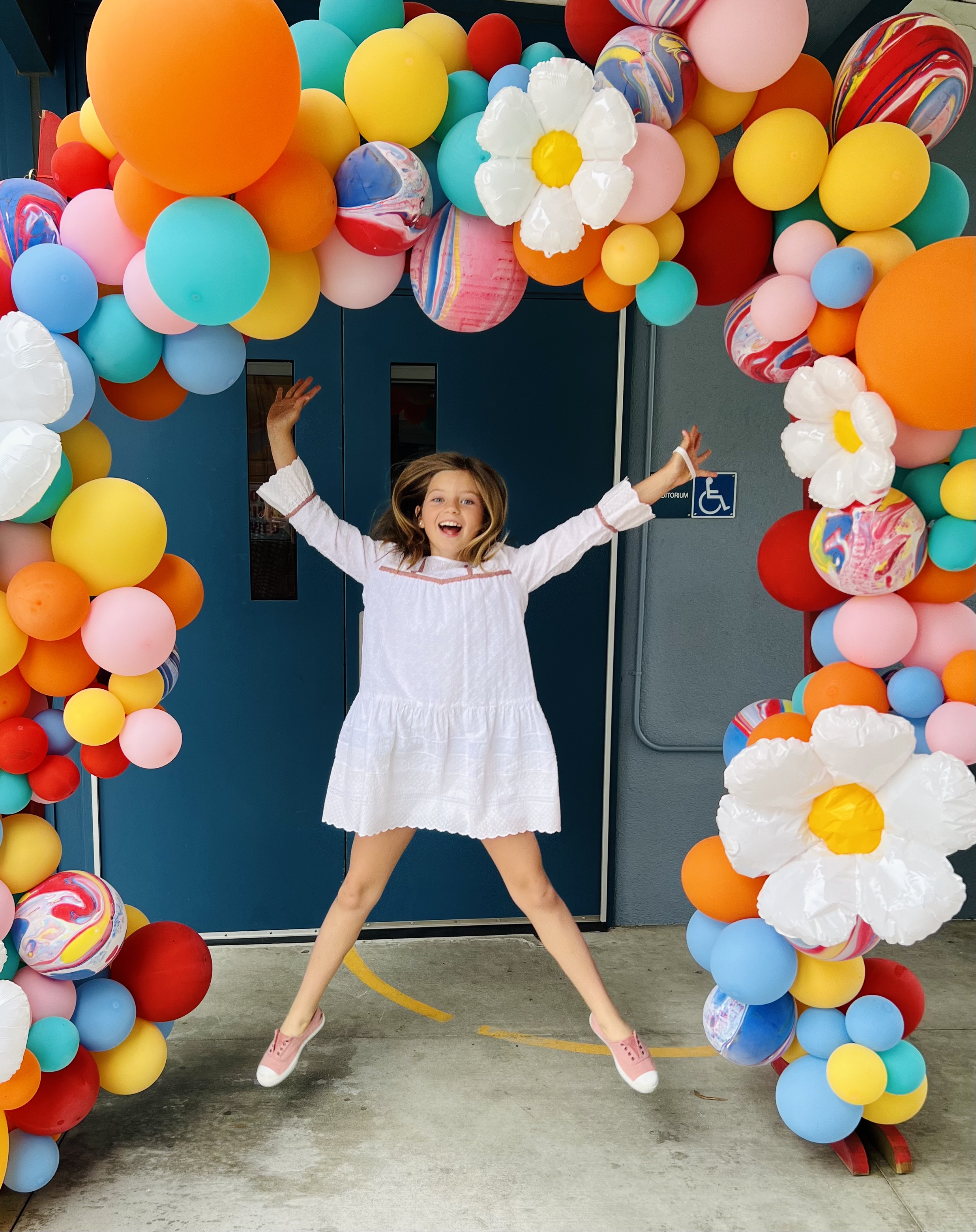 Img: people, person, face, head, happy, balloon, child, female, girl, celebrating