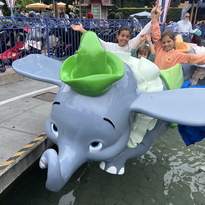 Img: accessories, glasses, adult, female, person, woman, hat, ring, necklace, wristwatch