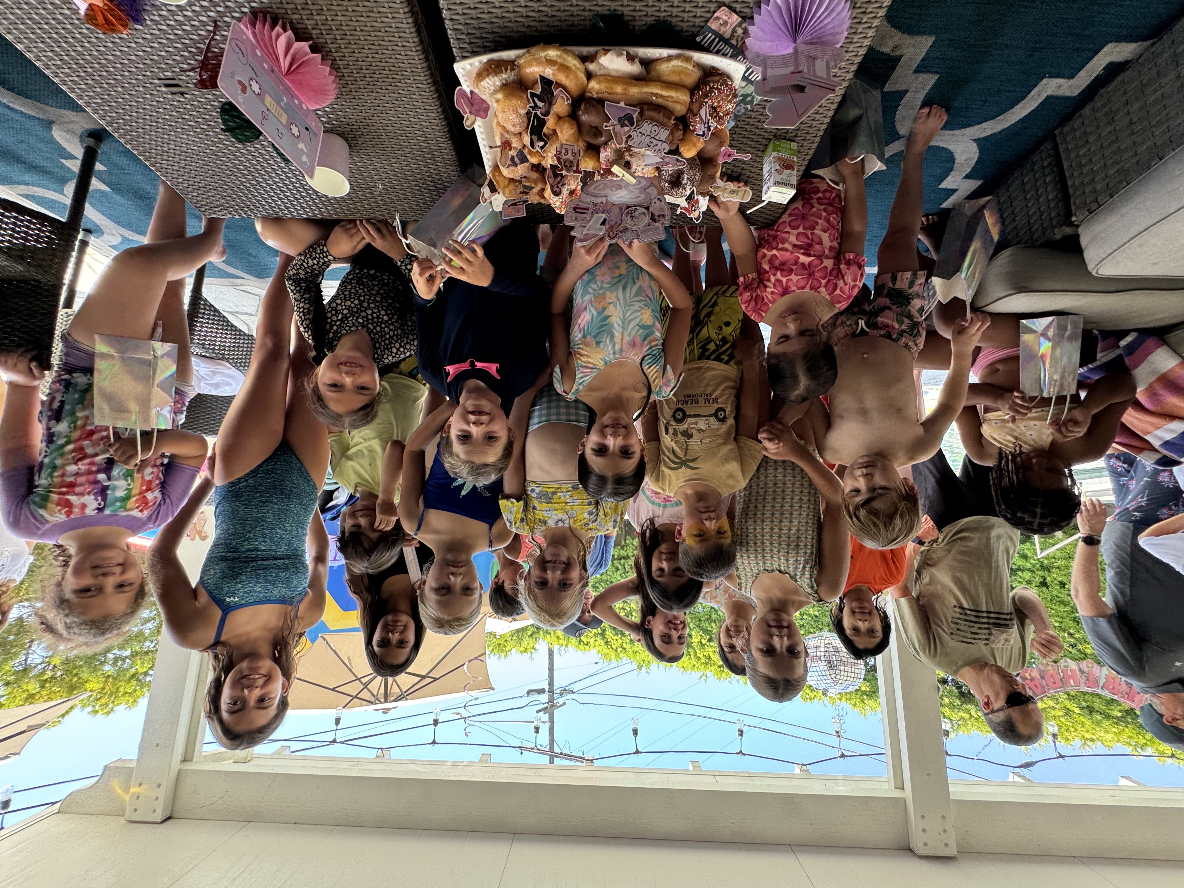 Img: people, person, lunch, meal, couch, icing, handbag, portrait, child, girl