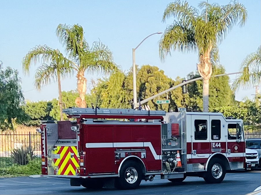 Img: fire truck, transportation, truck, vehicle, car, fire station, machine, wheel