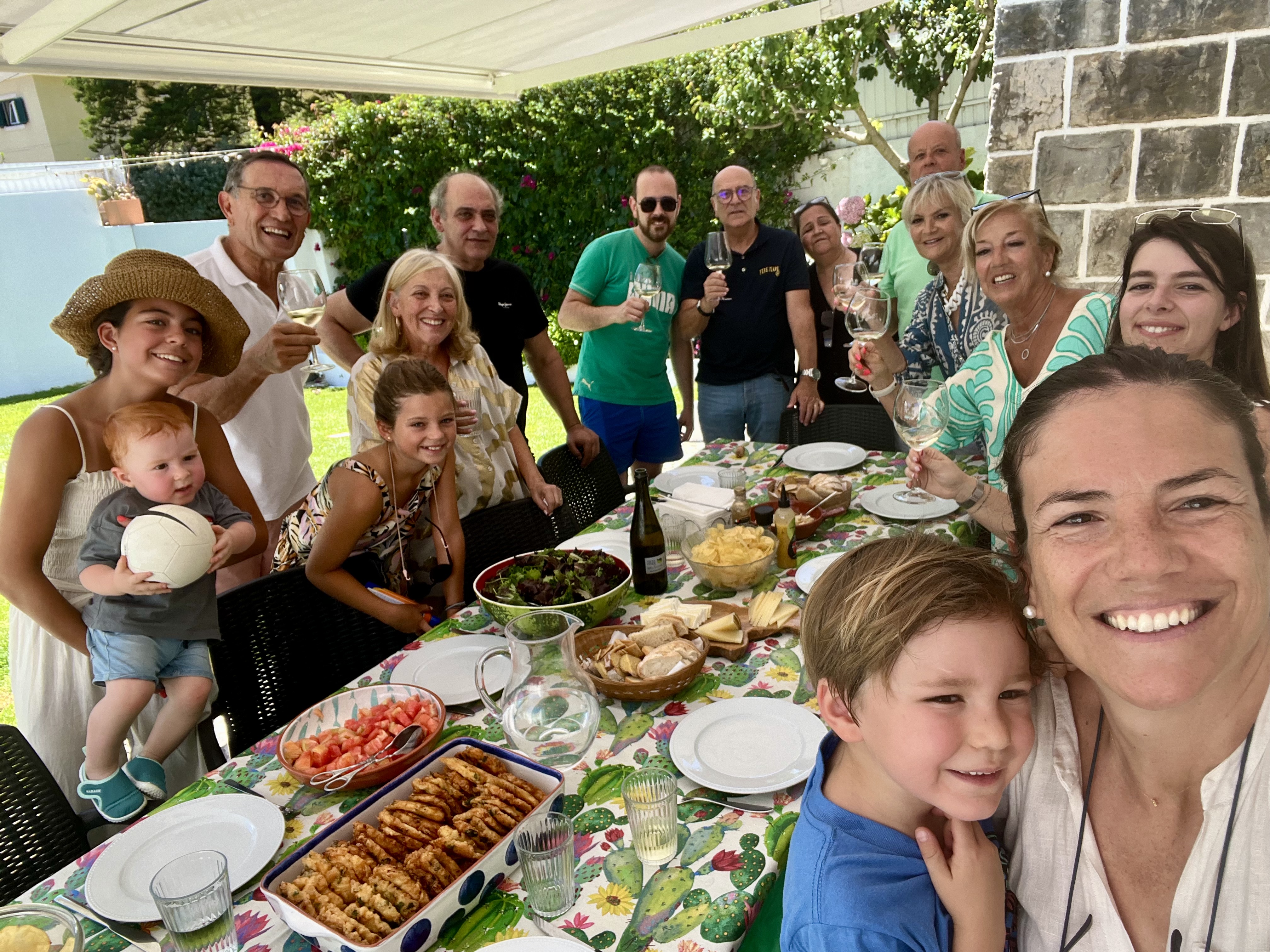 Img: people, person, table, lunch, meal, dining table, dining room, adult, female, woman