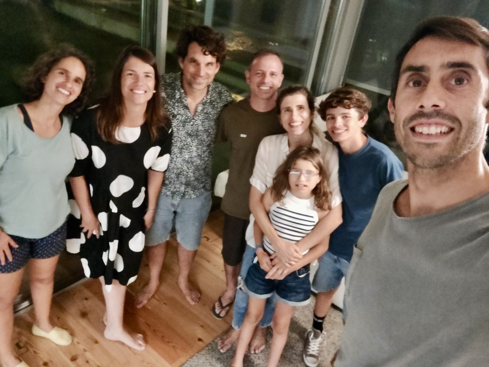 1aeee00b 321b 4f98 94ee 3fa8a44efe1d: person, photography, portrait, people, shorts, t-shirt, pants, blouse, adult, man