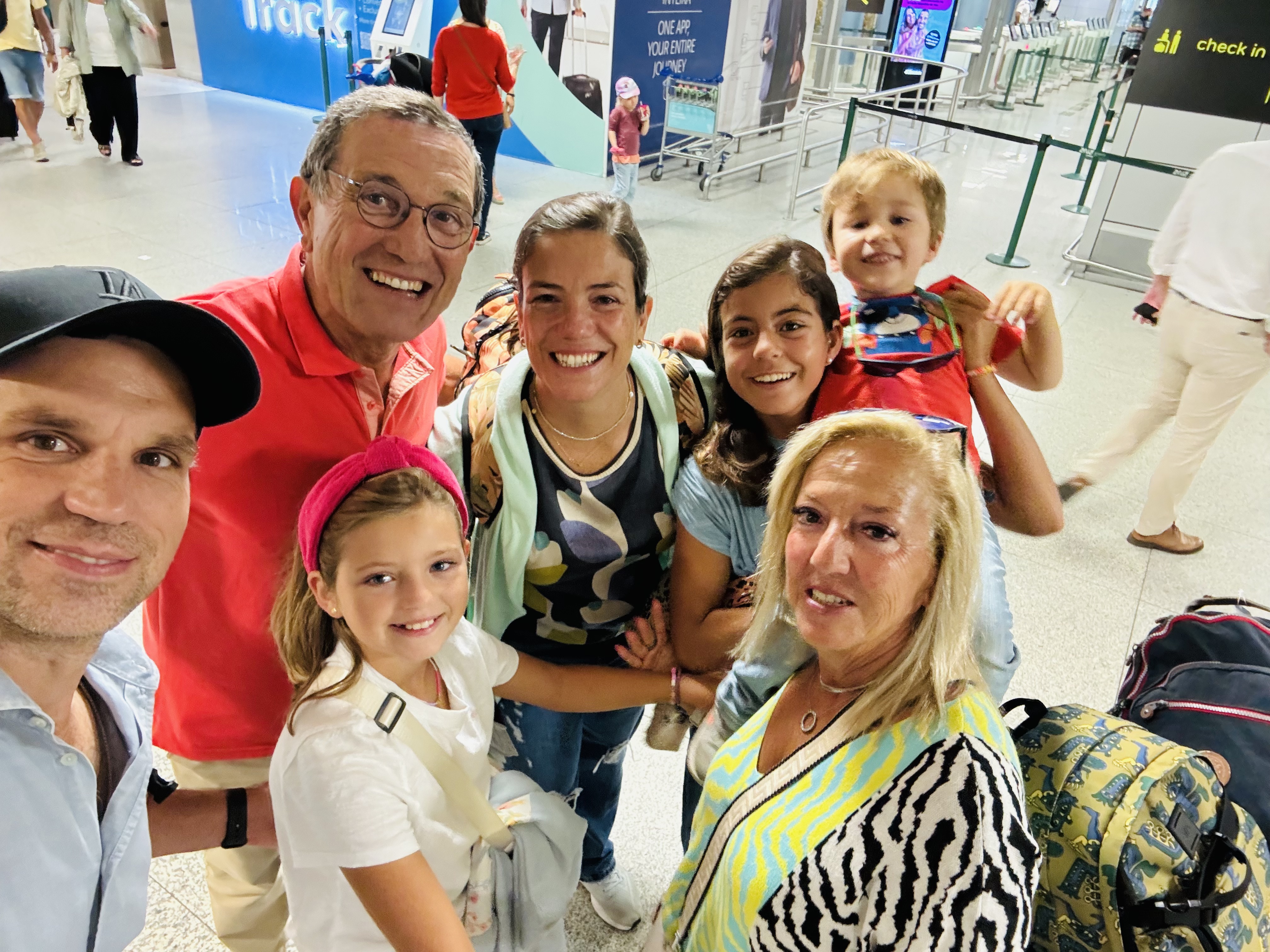 Img: people, person, adult, female, woman, portrait, glasses, shoe, male, man