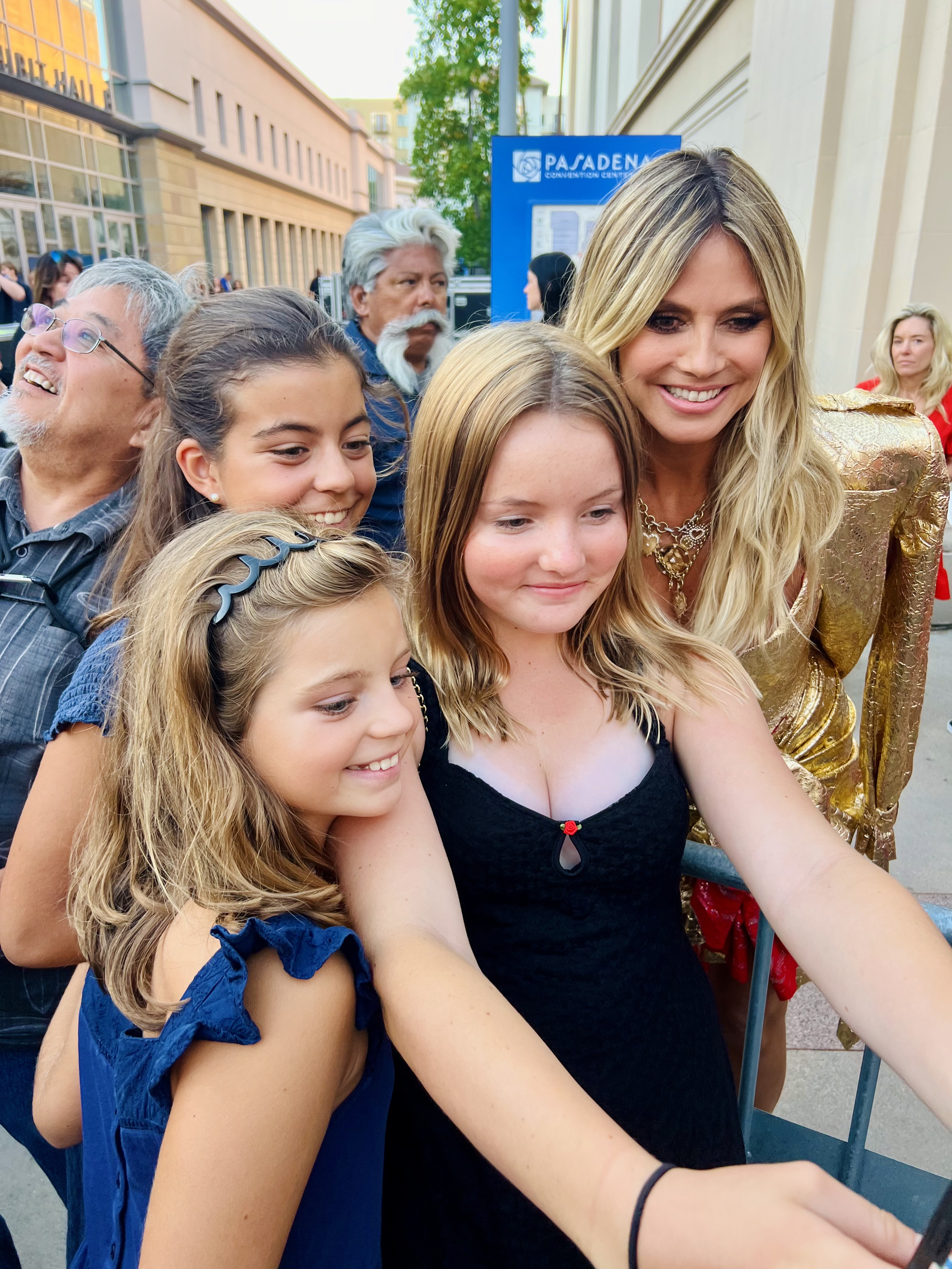 Img: face, head, person, portrait, glasses, smile, dress, adult, female, woman