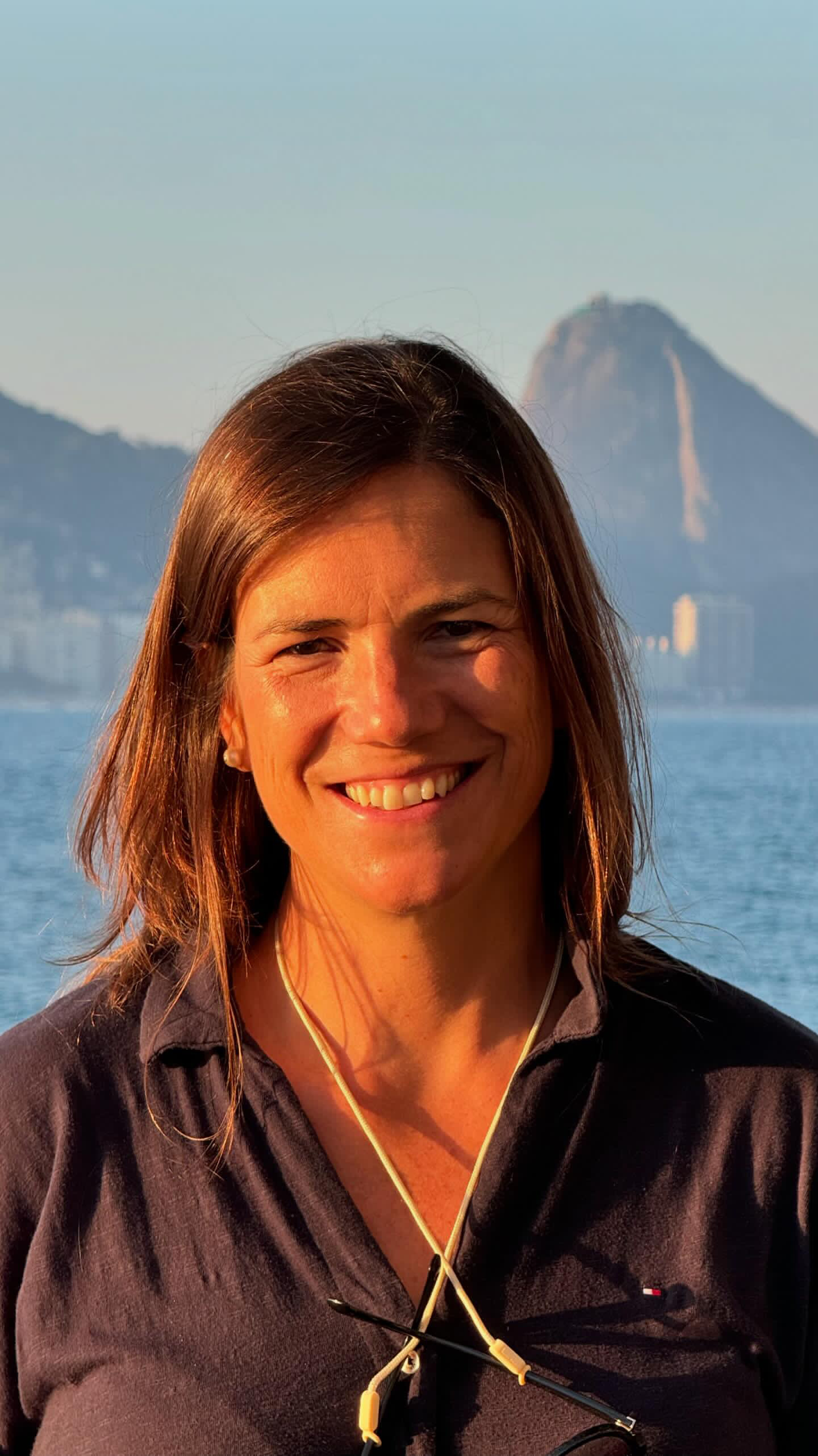 Ec22f00d C404 99e1 3388e8895e41: face, happy, head, person, smile, body part, neck, adult, female, woman