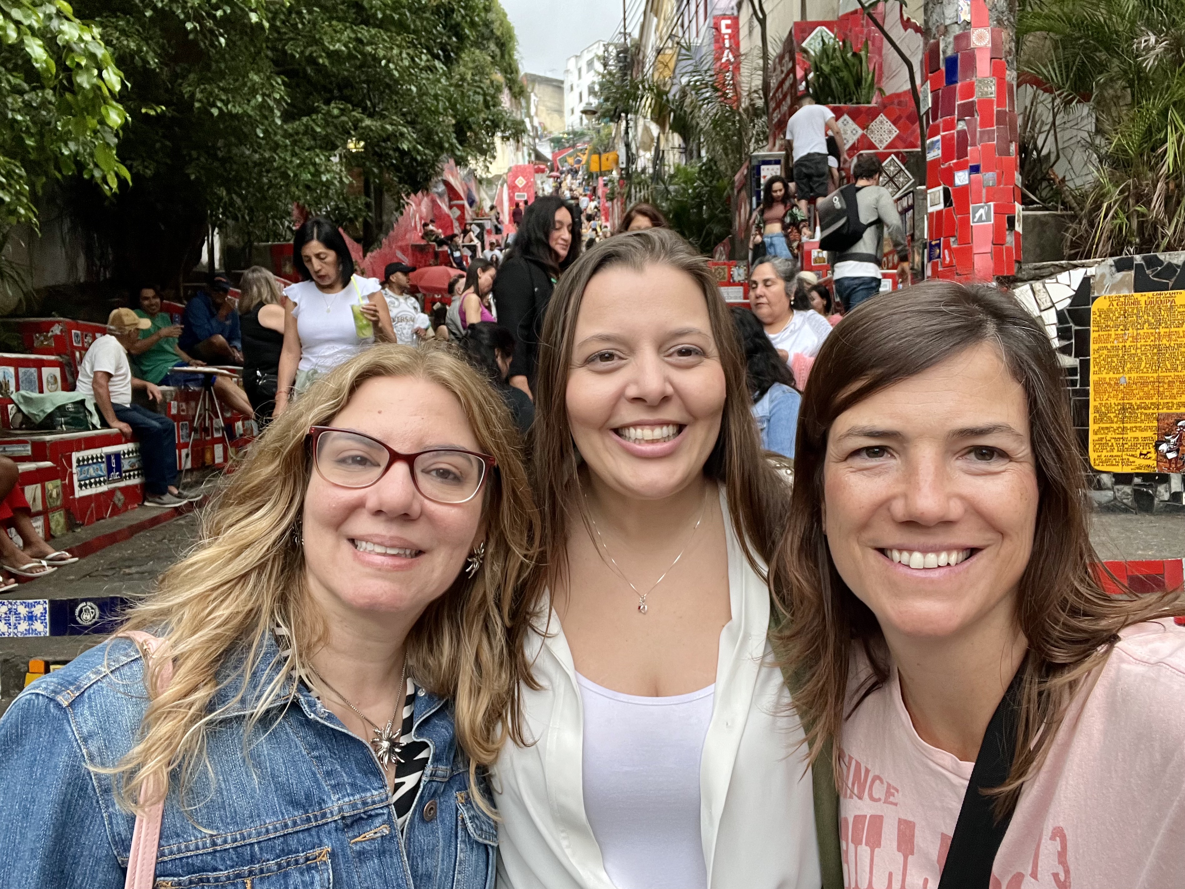 Img: city, street, urban, photography, person, portrait, glasses, pants, smile, woman