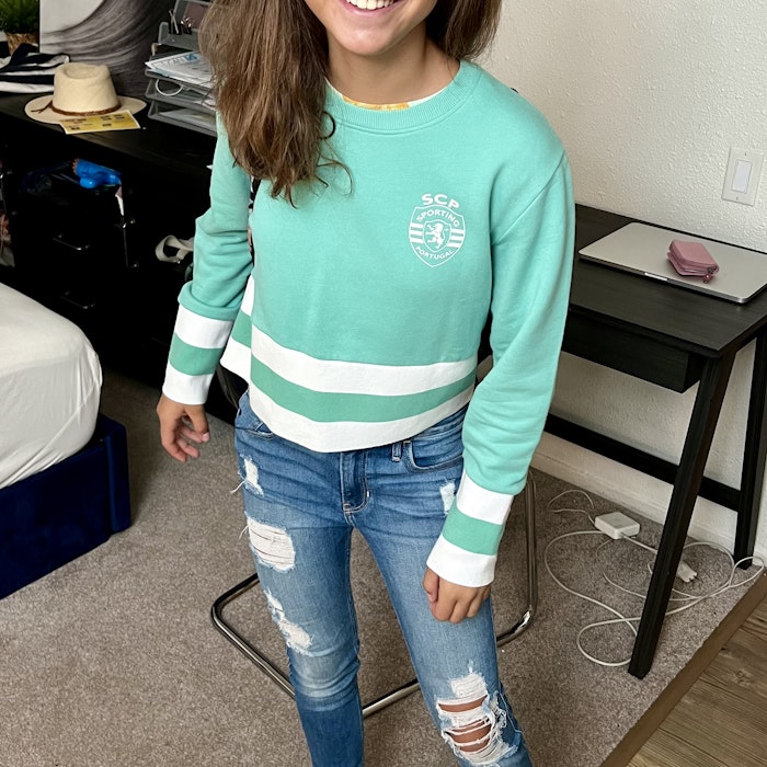 Img: clothing, pants, jeans, person