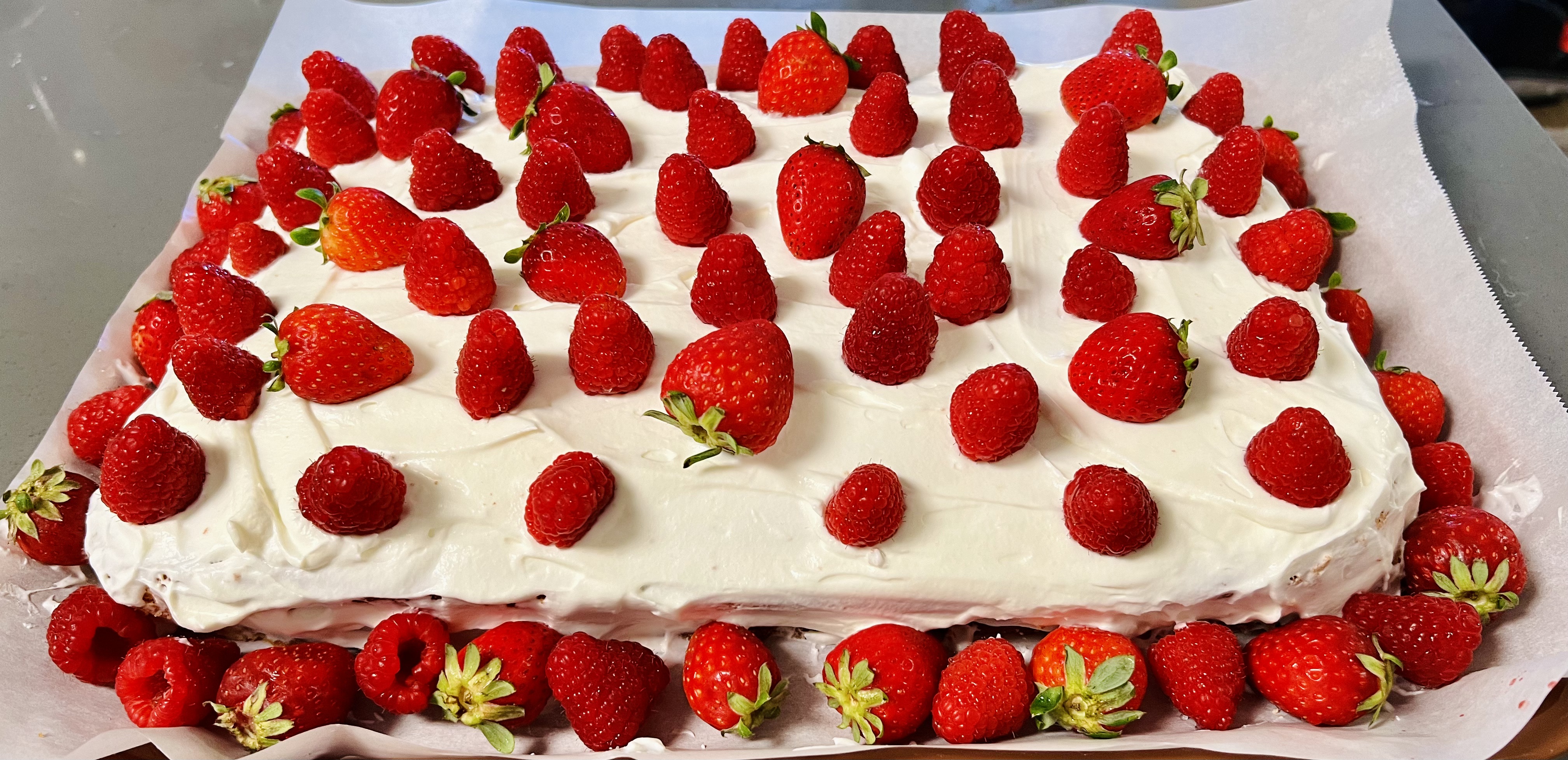 Img: birthday cake, cream, dessert, food, berry, fruit, produce, strawberry, food presentation, frozen yogurt