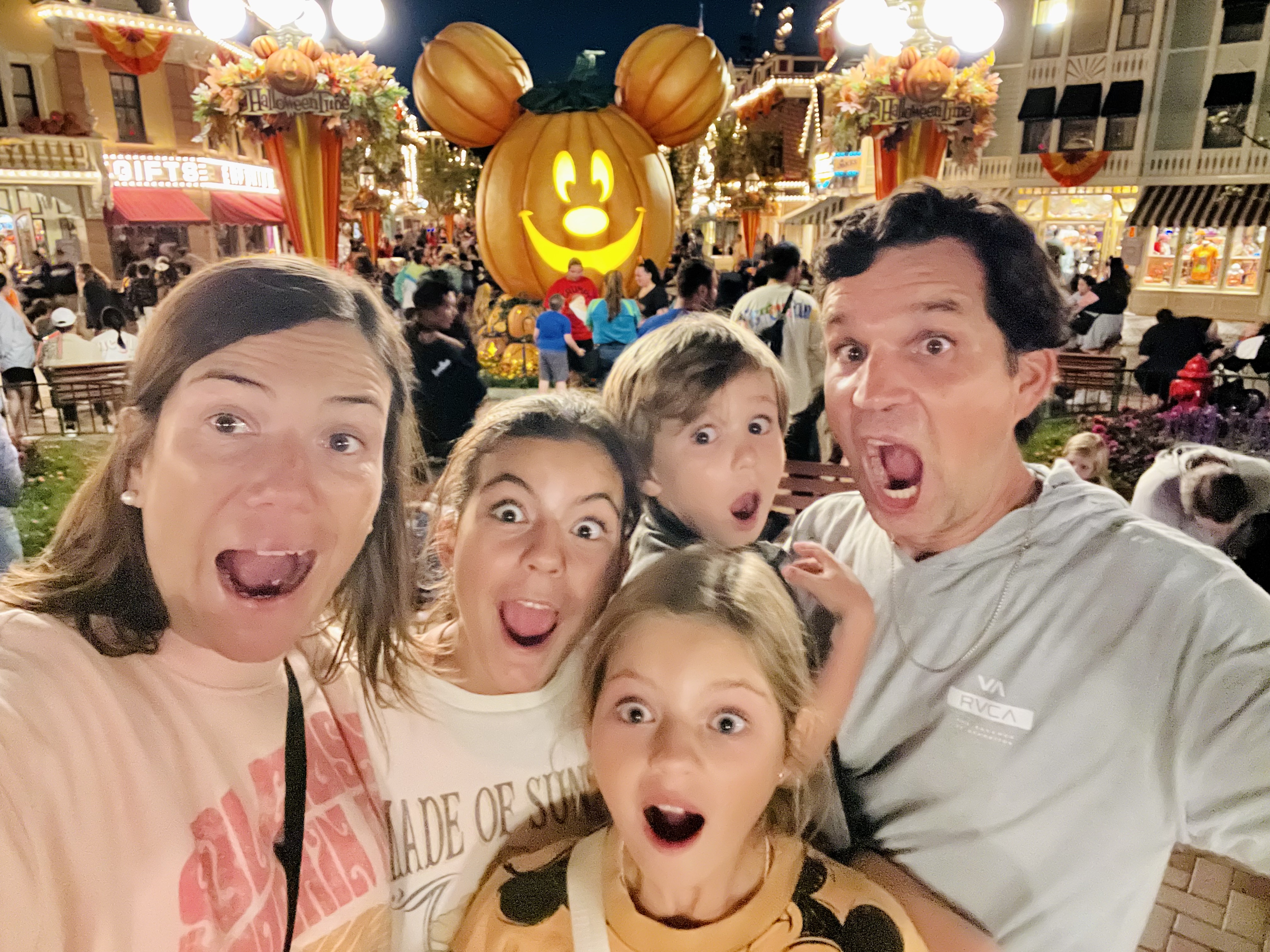 Img: people, person, adult, male, man, female, woman, head, child, girl