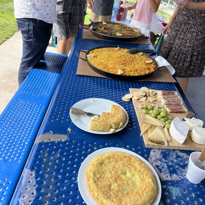 Img: adult, female, person, woman, child, girl, male, man, plate, food