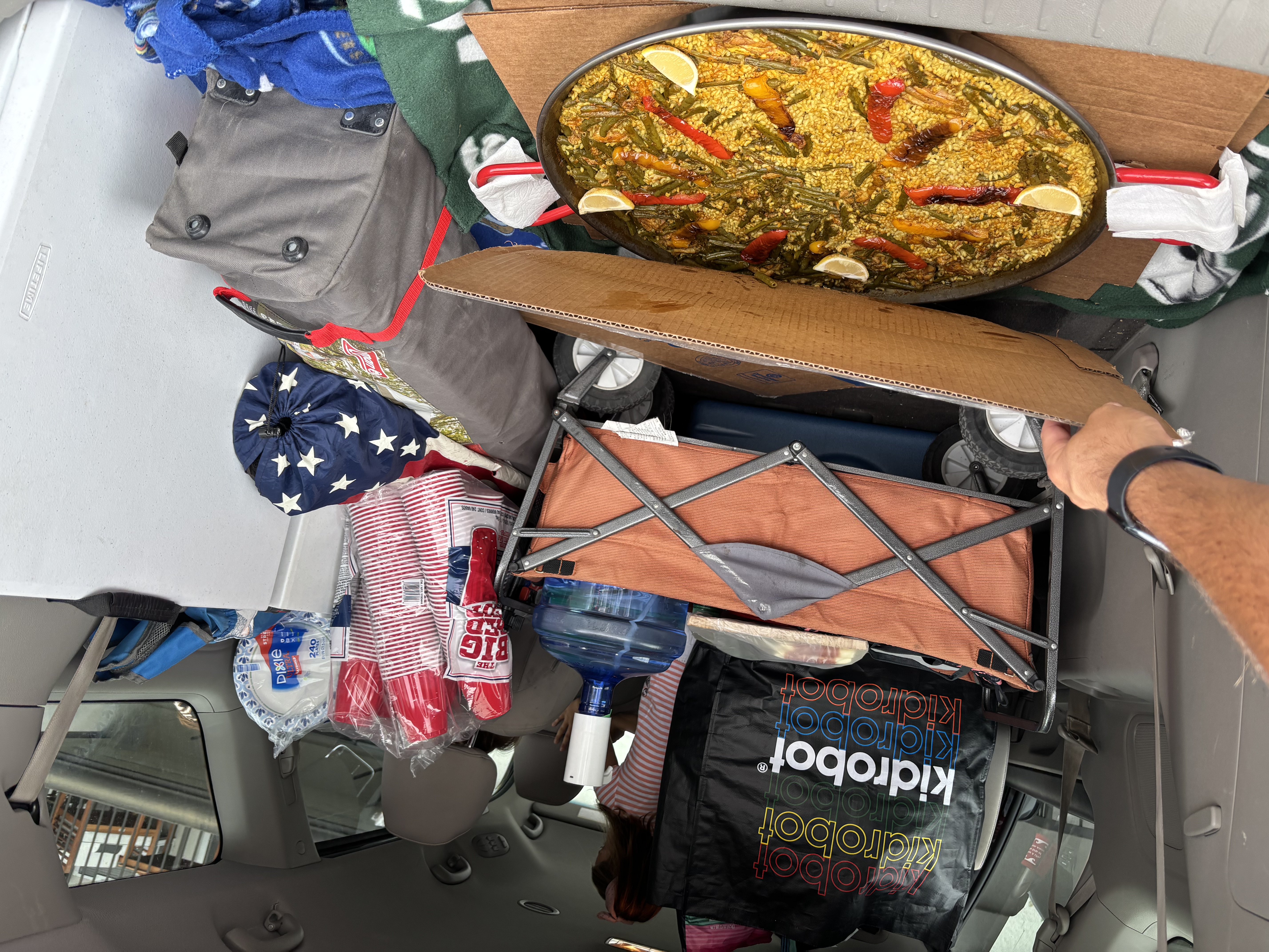 Img: person, adult, male, man, accessories, bracelet, jewelry, bag, handbag, food