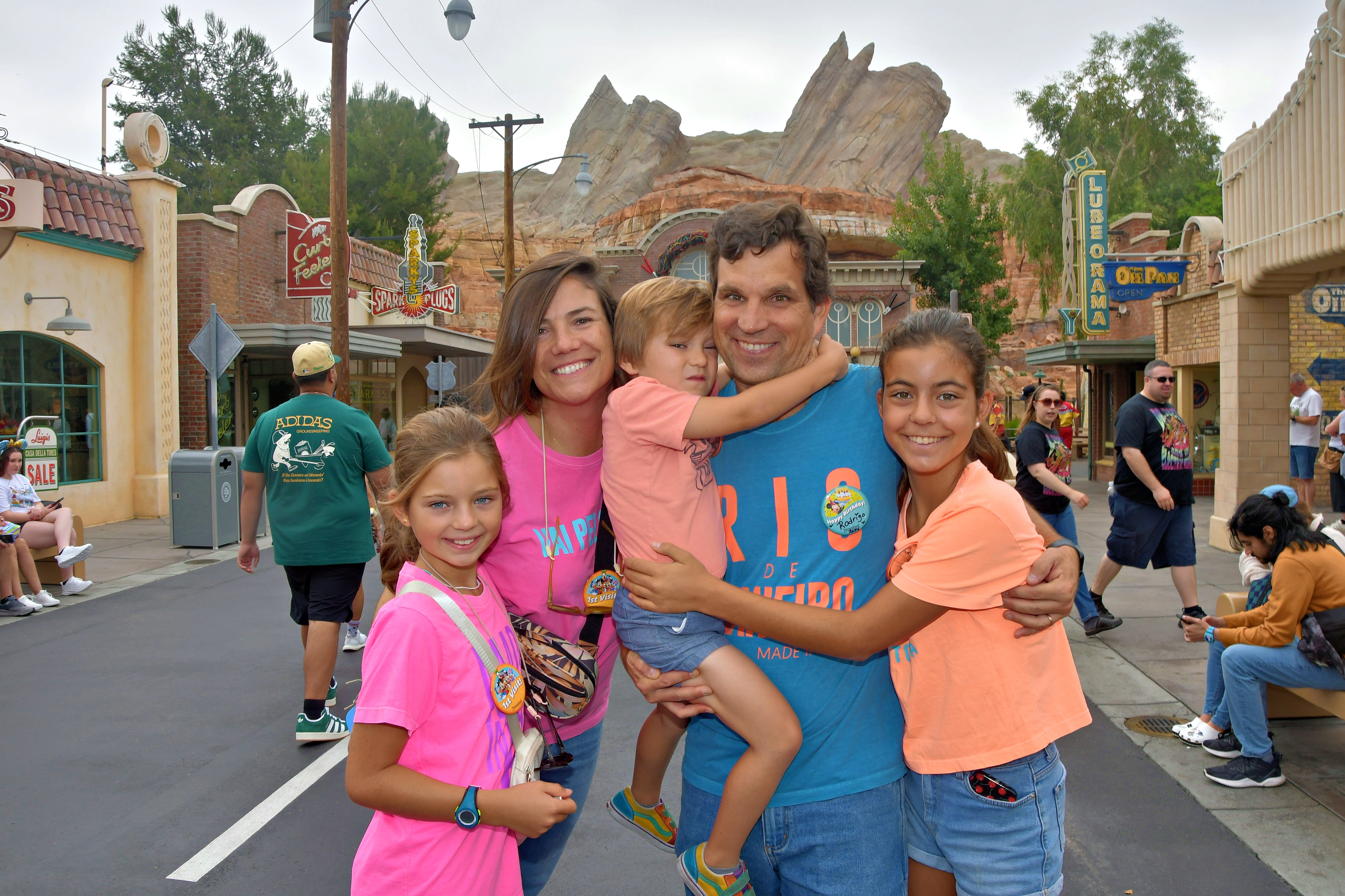 Img: t-shirt, shorts, people, person, shoe, pants, wristwatch, hat, handbag, female