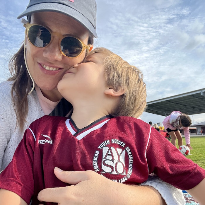 Img: baseball cap, cap, hat, person, photography, portrait, sunglasses, t-shirt, grass, kissing