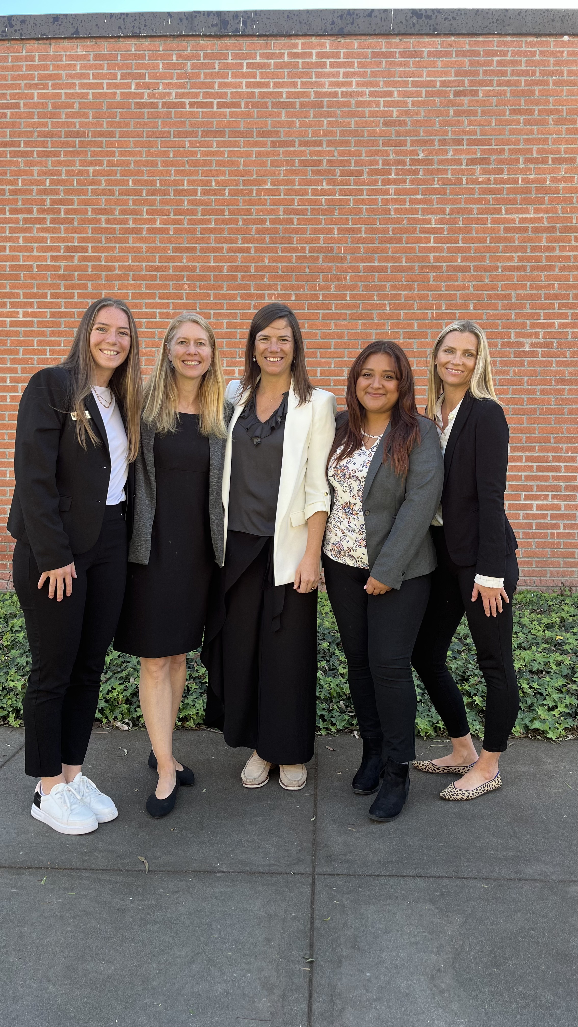 Fullsizerender: groupshot, person, blazer, coat, jacket, shoe, suit, adult, female, woman