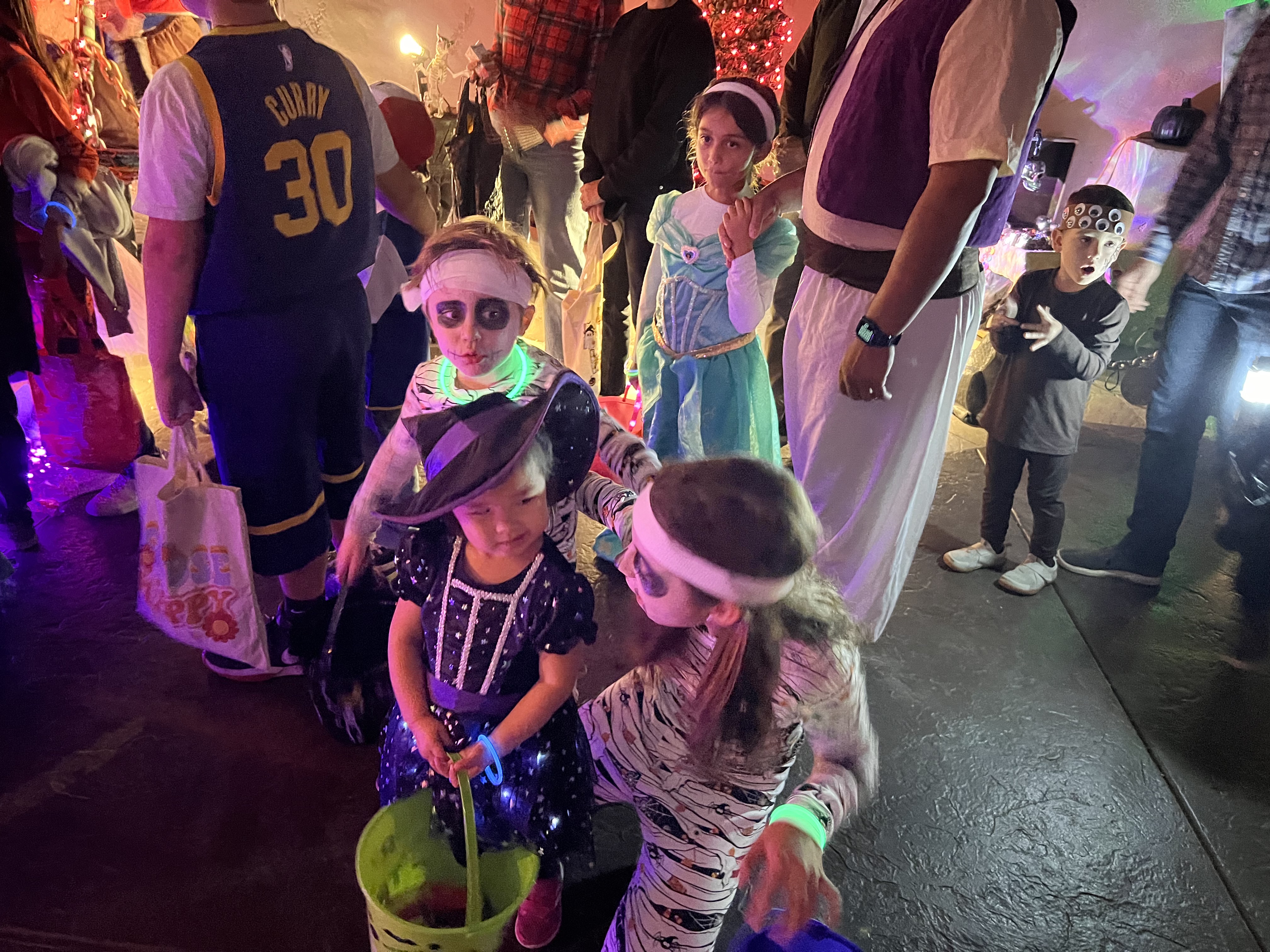 Img: urban, shoe, wristwatch, handbag, child, female, girl, person, boy, male