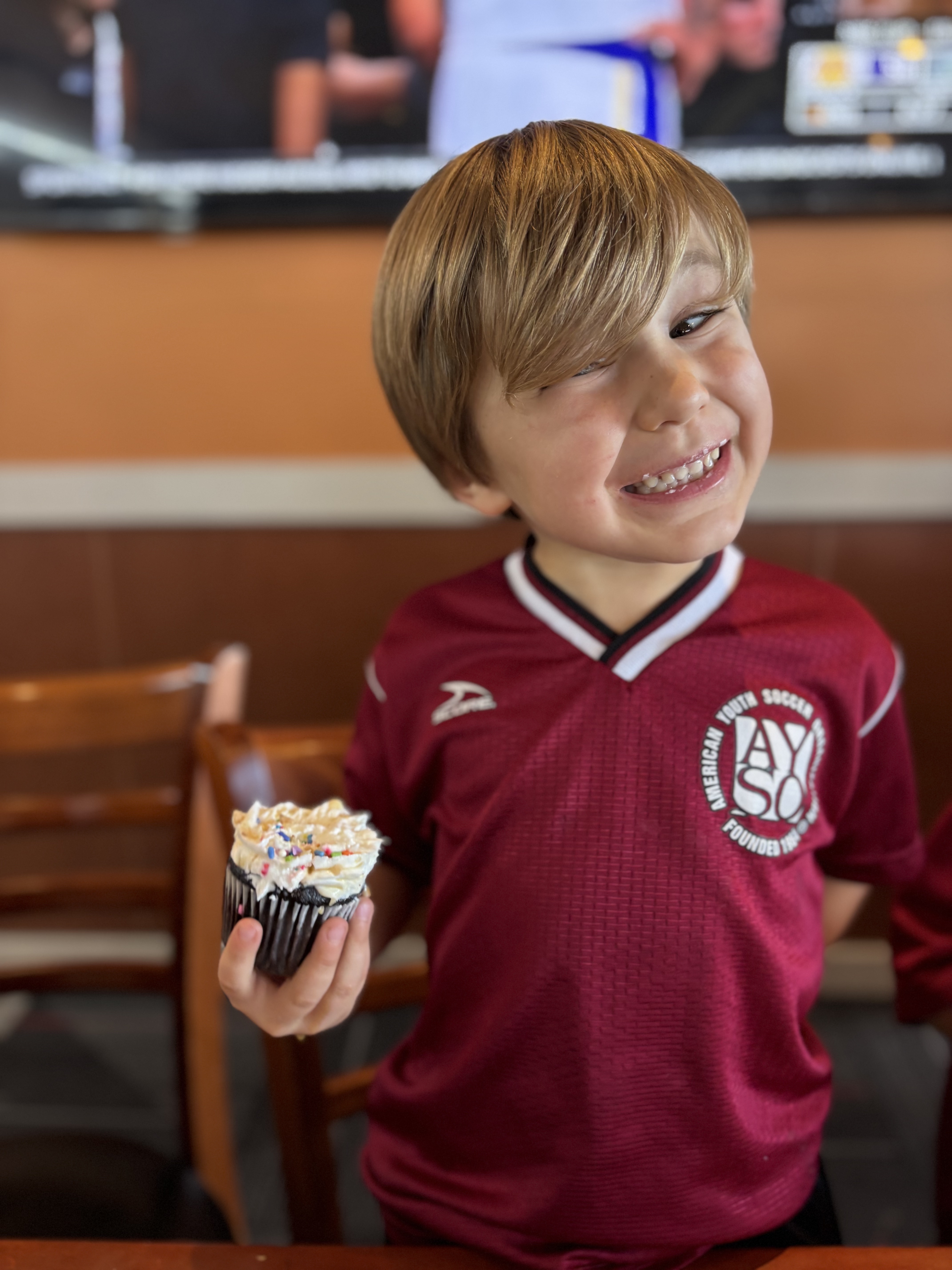 Img: finger, person, icing, boy, child, male, wood, ice cream, face, hardwood