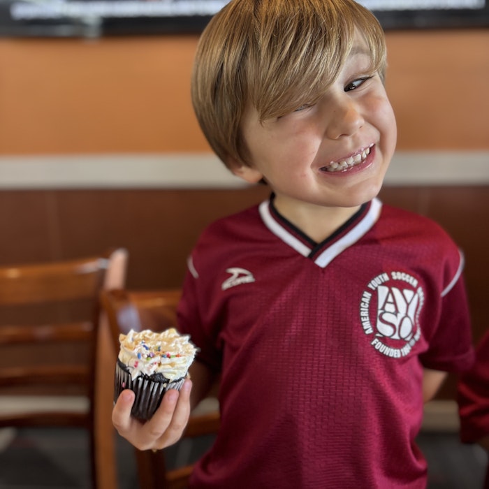 Img: finger, person, icing, boy, child, male, wood, ice cream, face, hardwood
