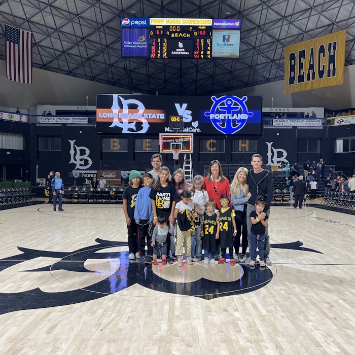 Img: people, person, basketball game, sport, scoreboard, shoe, flag, hat, screen, monitor
