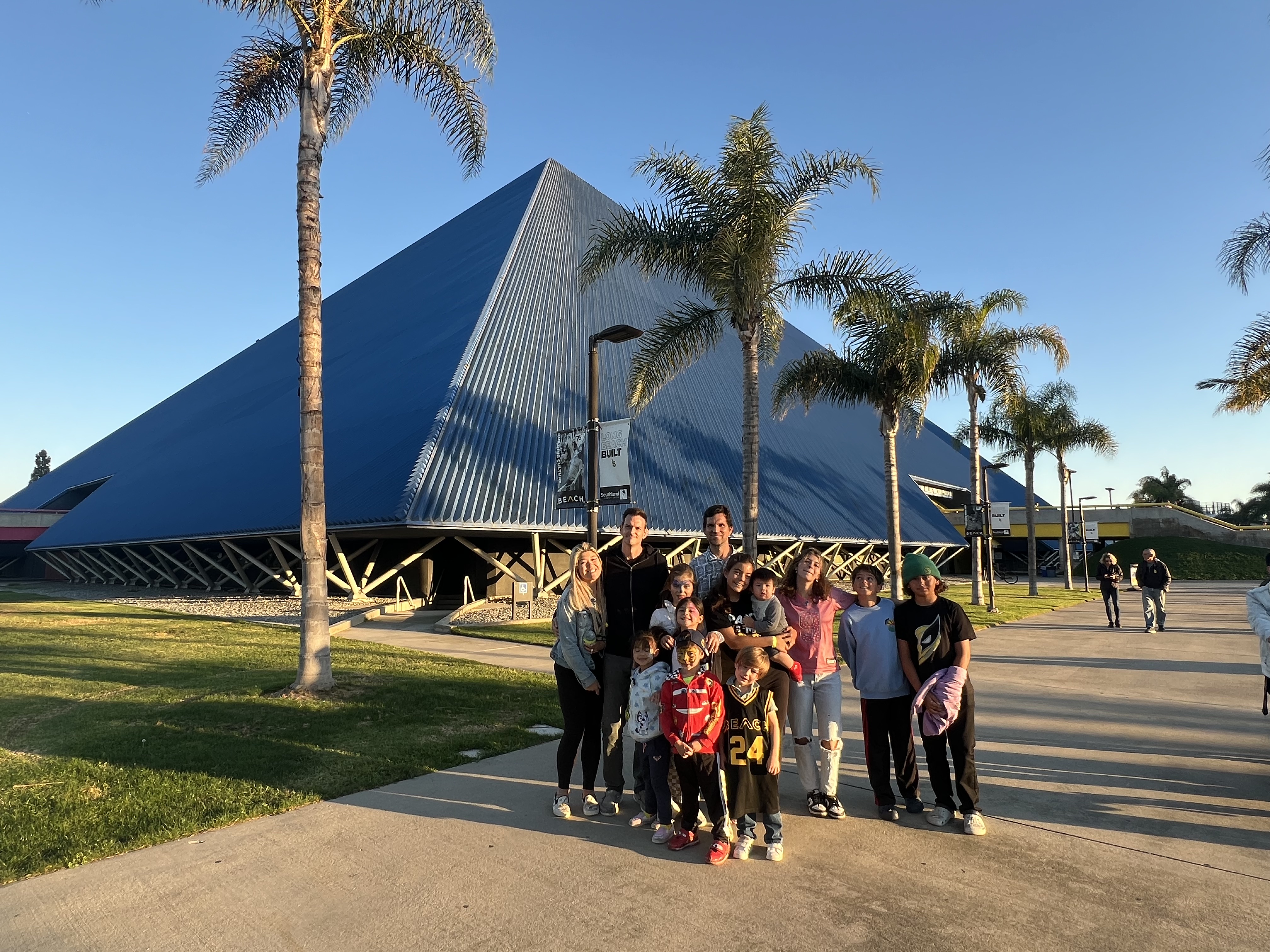 Img: shelter, summer, tree, shoe, person, walking, grass, palm tree, people, face
