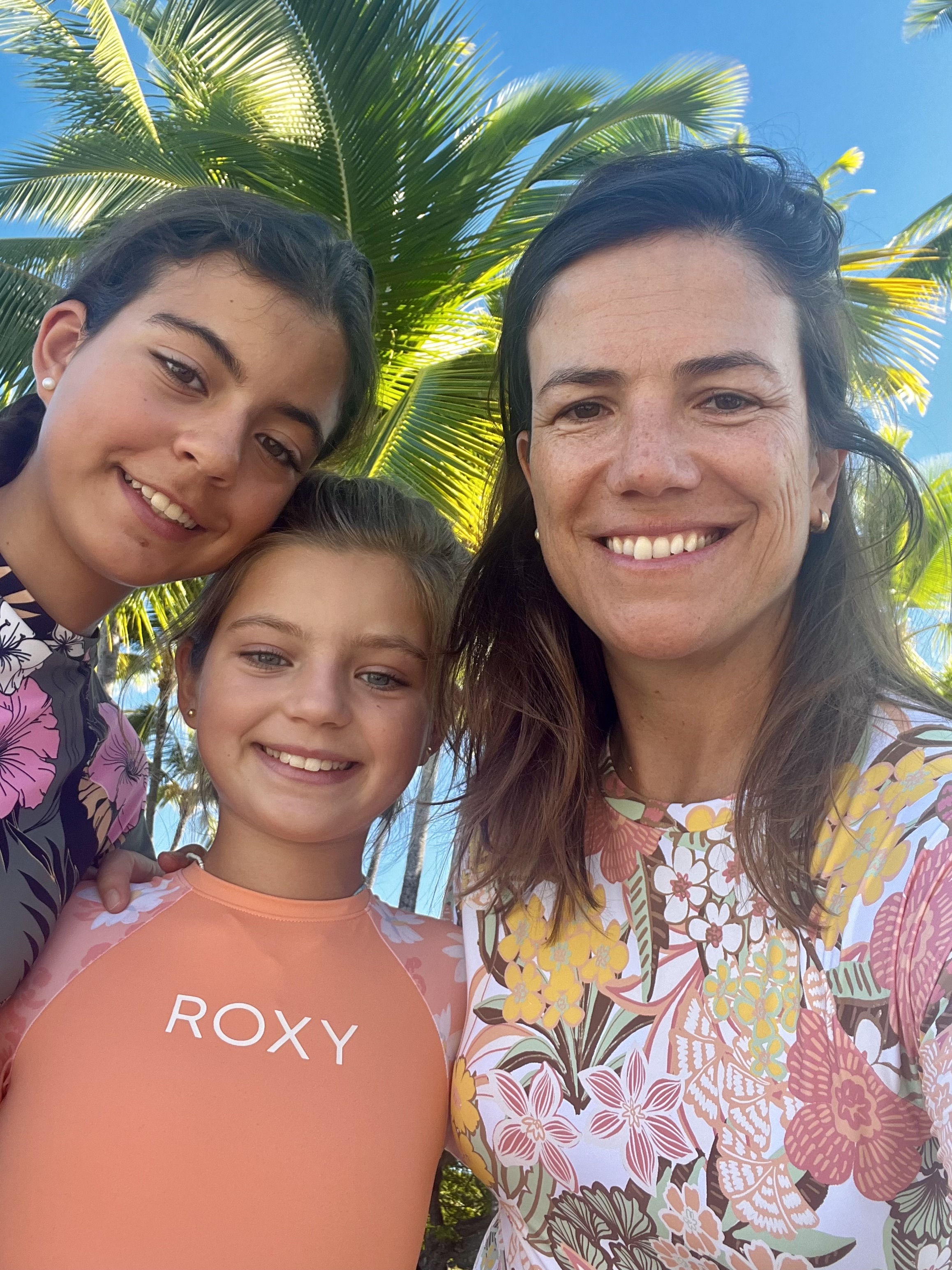 Img: summer, face, head, photography, portrait, smile, palm tree, tree, people, blouse