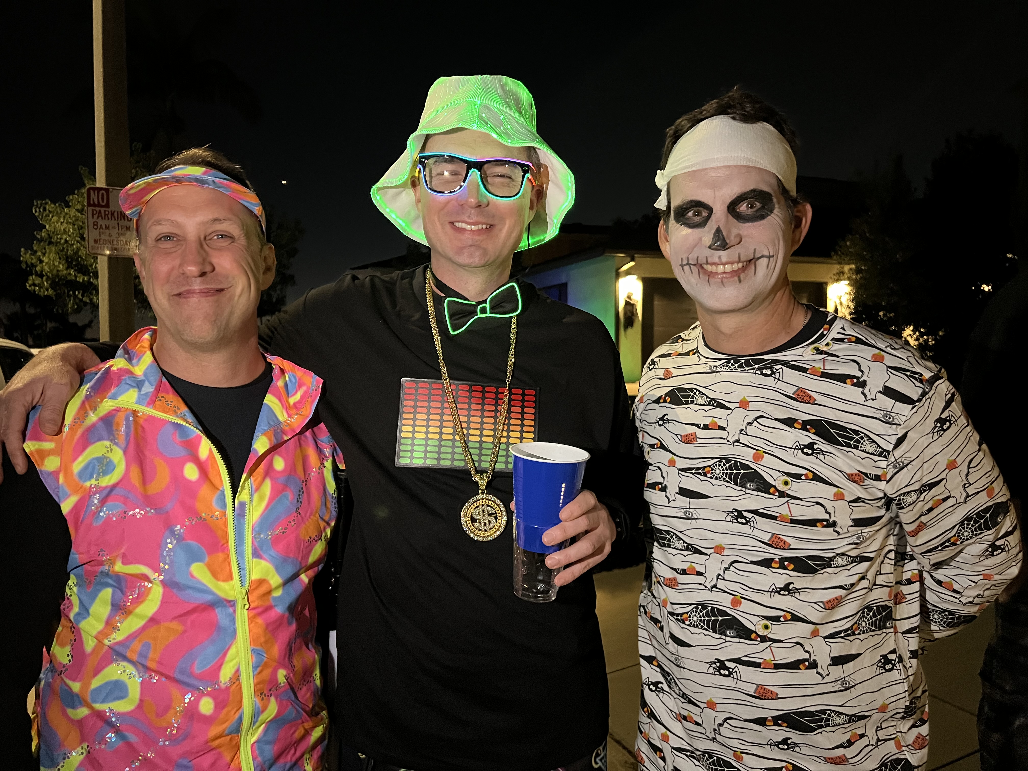 Img: hat, cup, necklace, t-shirt, sun hat, adult, male, man, person, glasses