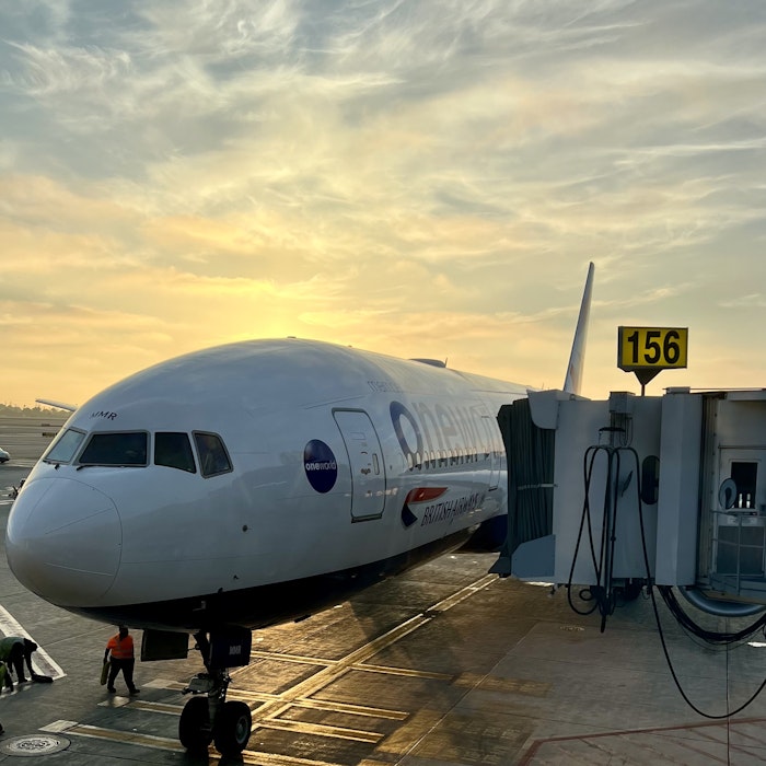 Img 1971: person, aircraft, airliner, airplane, transportation, vehicle, clothing, footwear, shoe, car