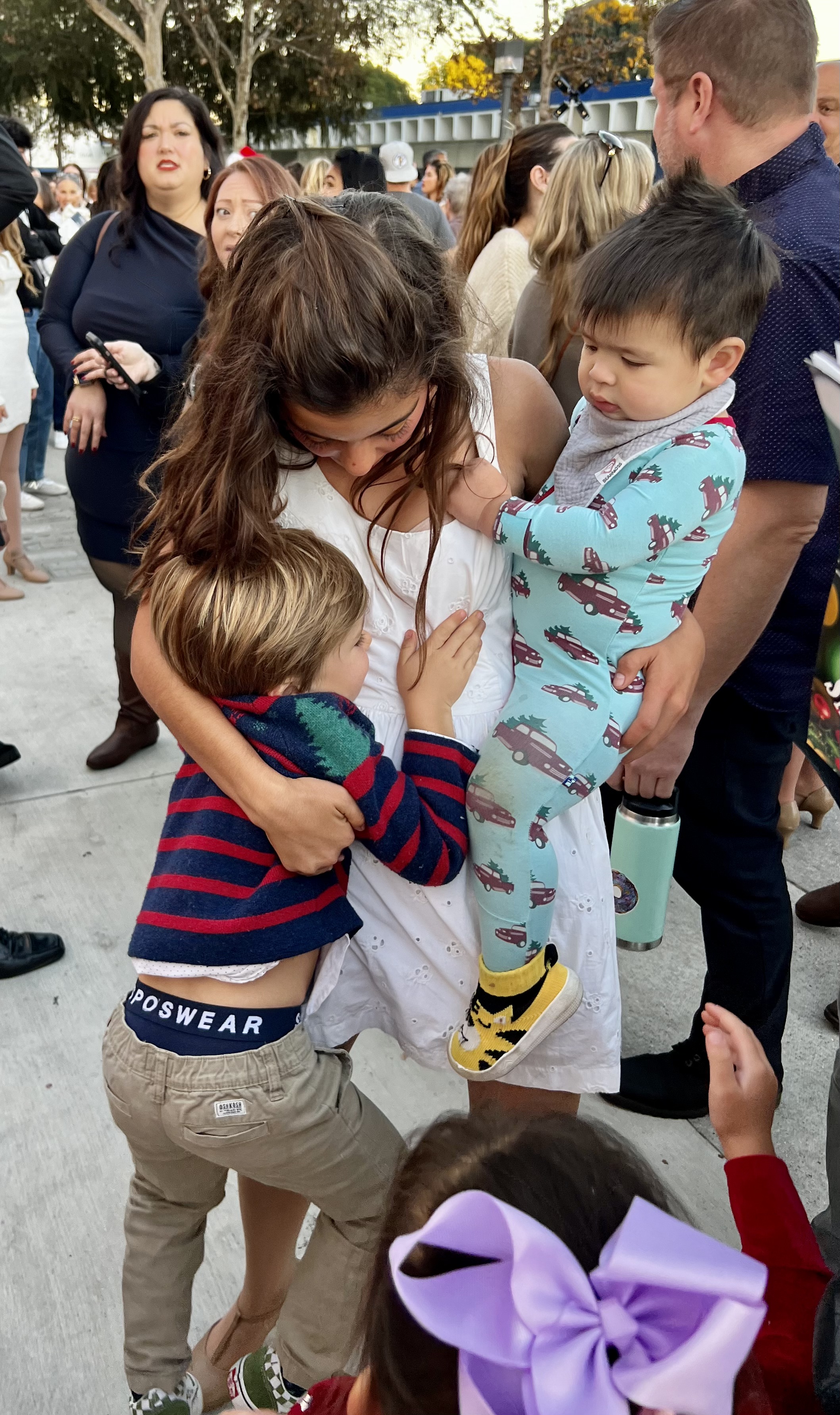 Img: people, person, photography, portrait, adult, female, woman, pants, shorts, glasses