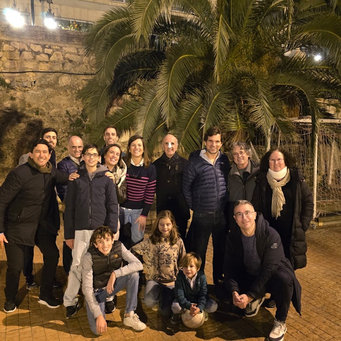 36d39cea 06bc 40063f38dace: people, person, groupshot, pants, adult, male, man, glasses, coat, child