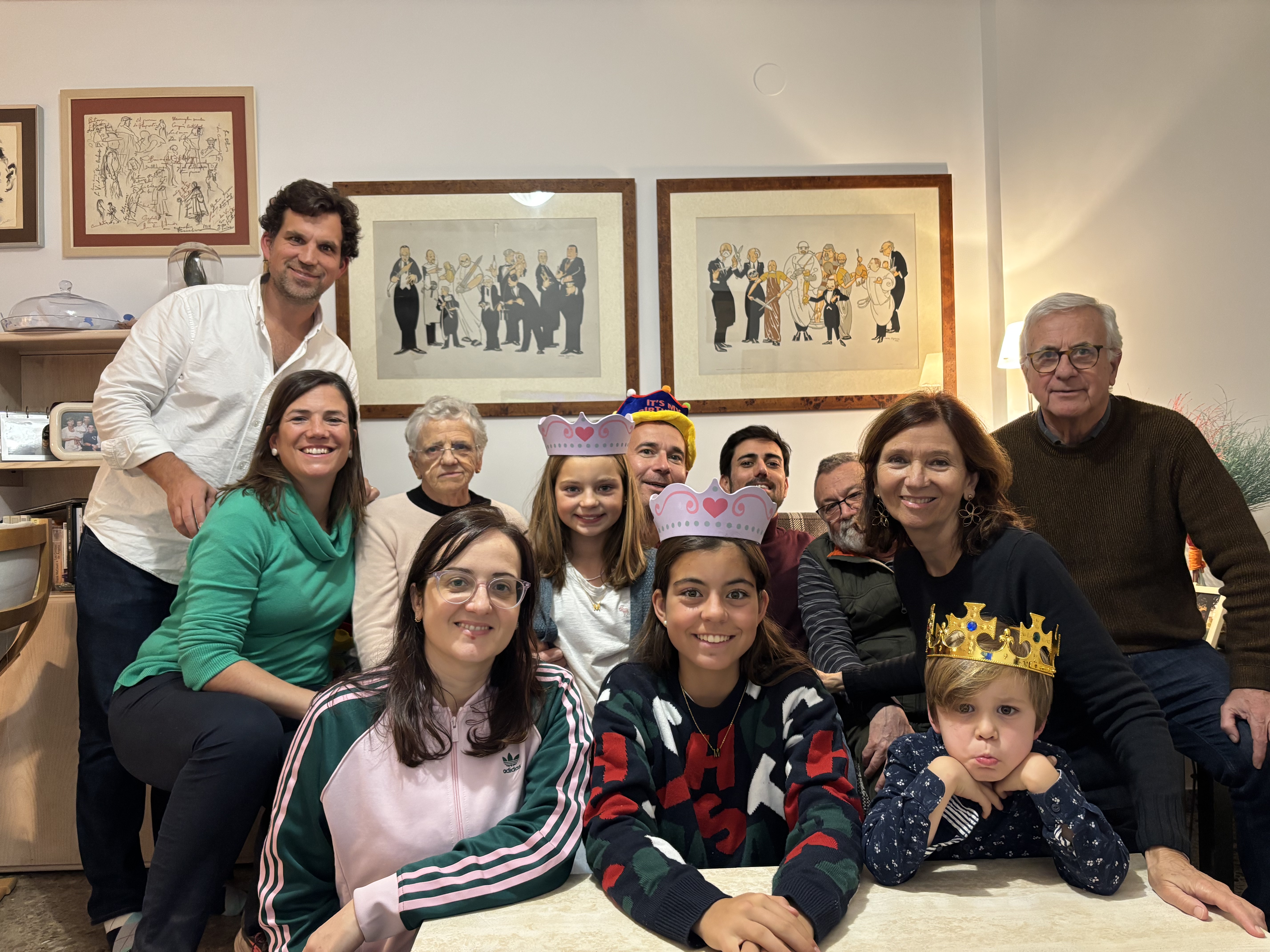 Img 1913: people, person, accessories, glasses, adult, female, woman, painting, child, girl