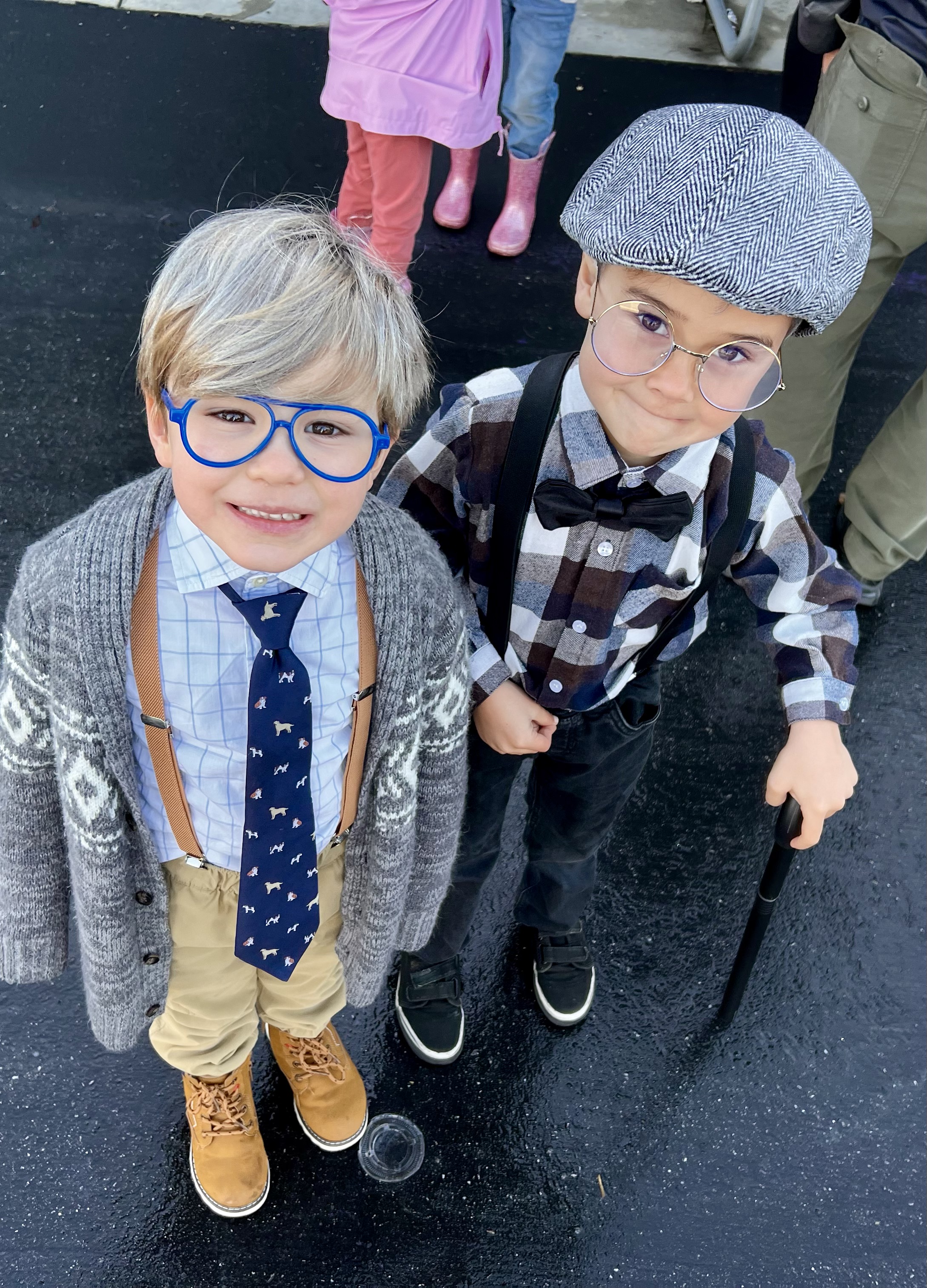 Img: photography, portrait, accessories, glasses, pants, shoe, formal wear, tie, coat, cap