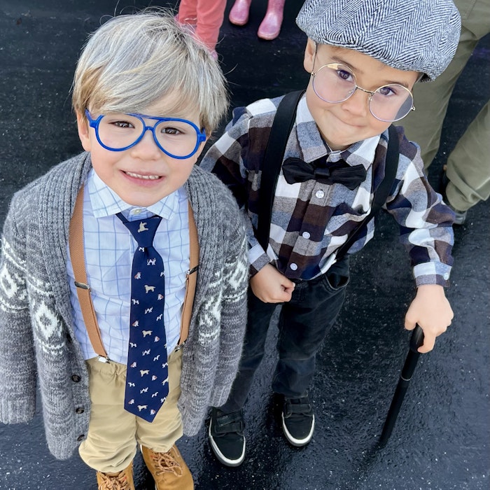 Img: photography, portrait, accessories, glasses, pants, shoe, formal wear, tie, coat, cap