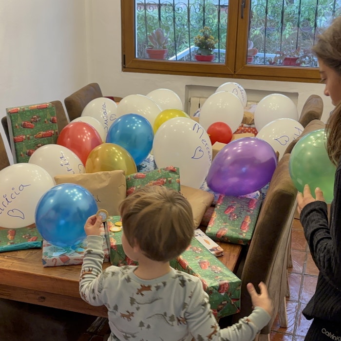 Img 1917: people, person, balloon, adult, female, woman, boy, child, male, glasses