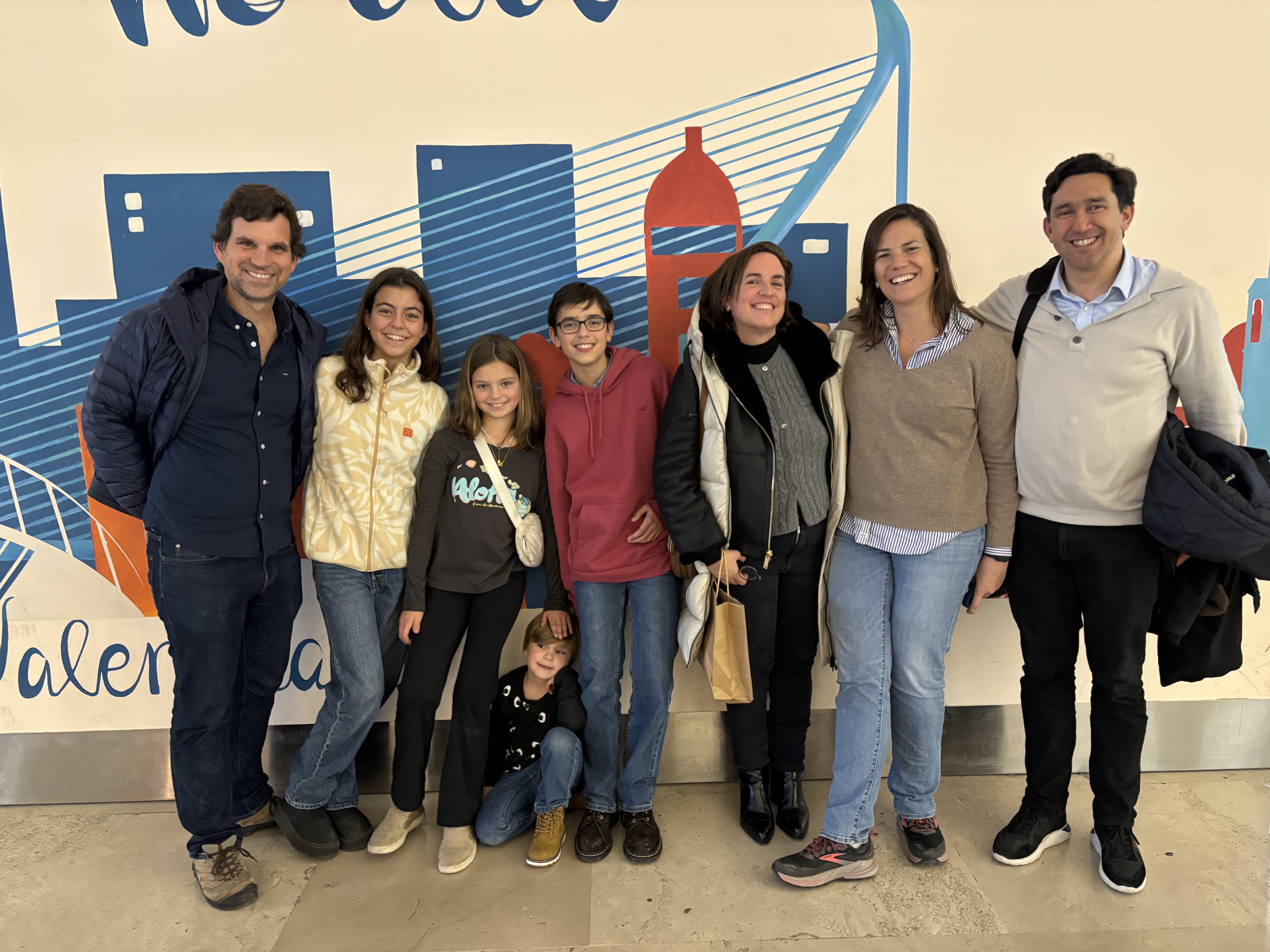 Img: groupshot, person, pants, people, shoe, adult, male, man, female, woman