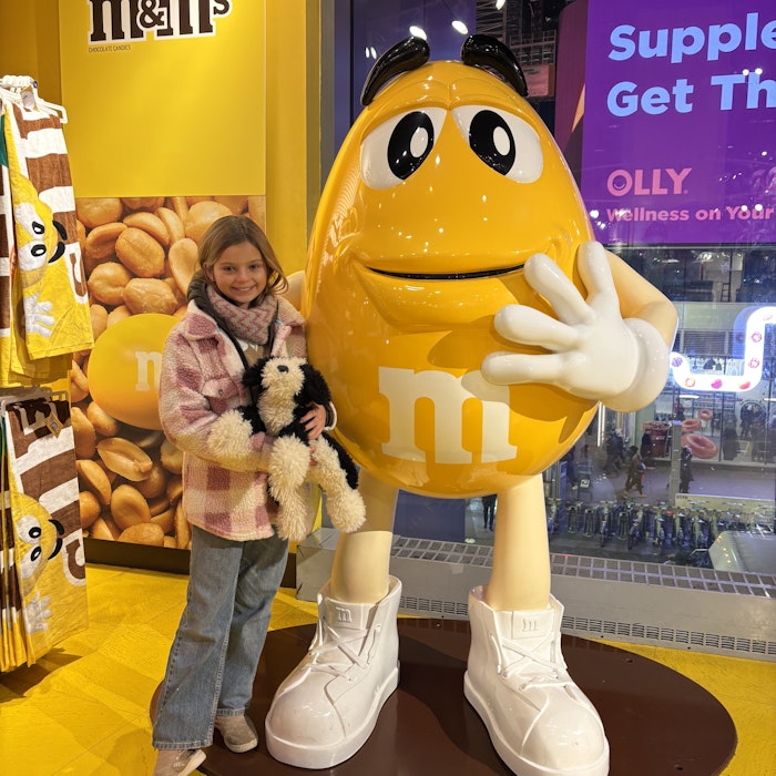 Img 2053: clothing, footwear, shoe, toy, person, mascot
