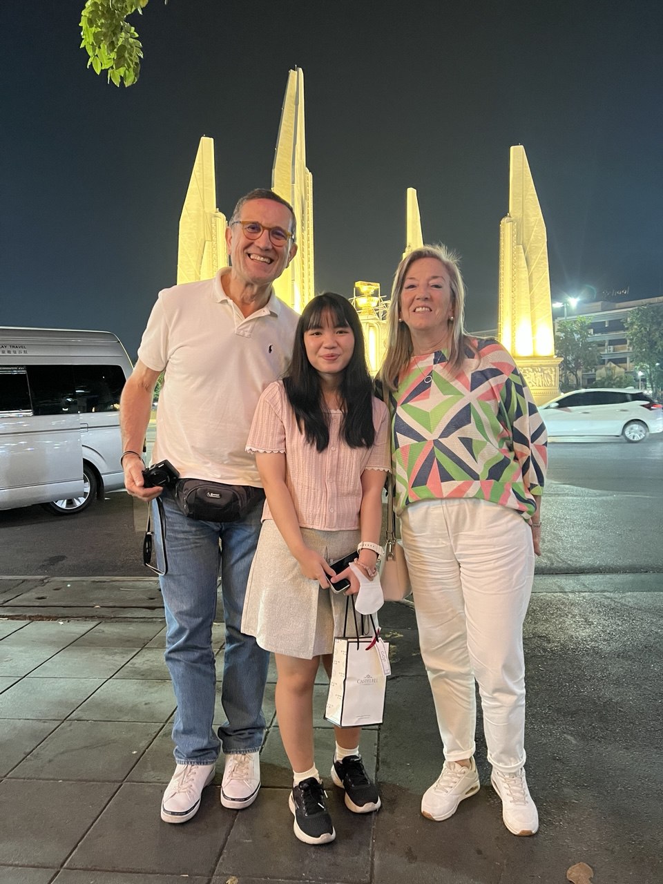 Photo 2025: female, girl, person, teen, urban, handbag, adult, woman, male, man