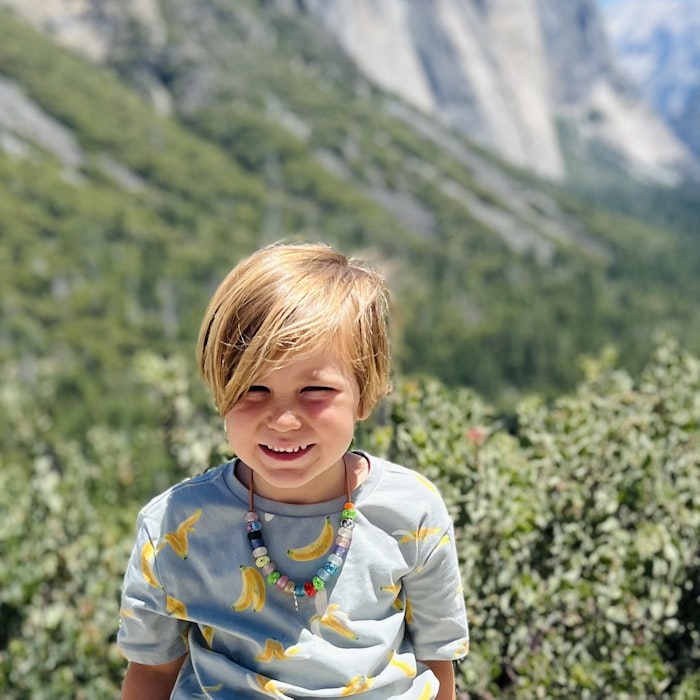 Img: face, head, person, photography, portrait, rock, happy, smile, blonde, pants
