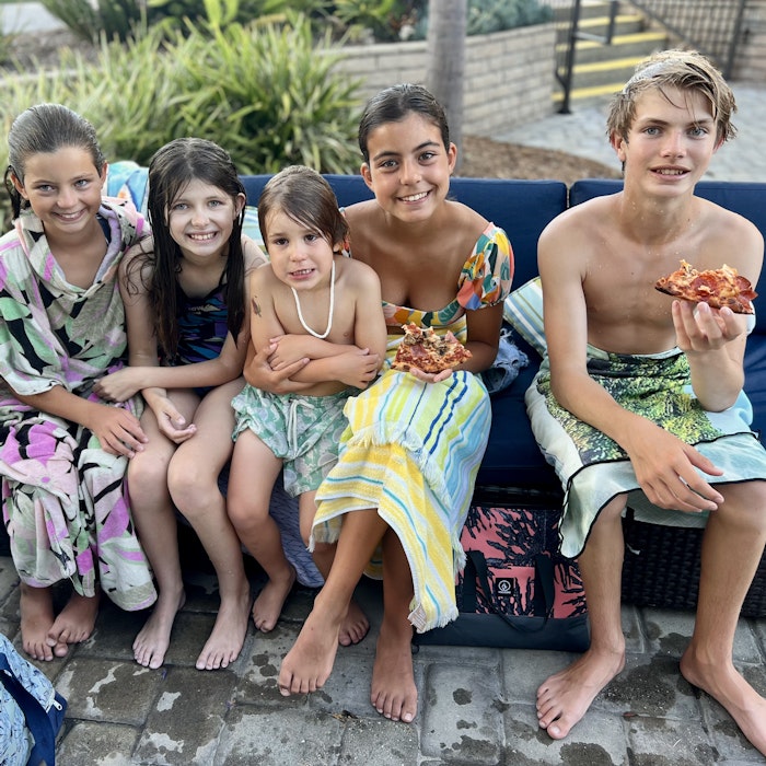Img: people, person, adult, female, woman, couch, child, girl, pizza, necklace