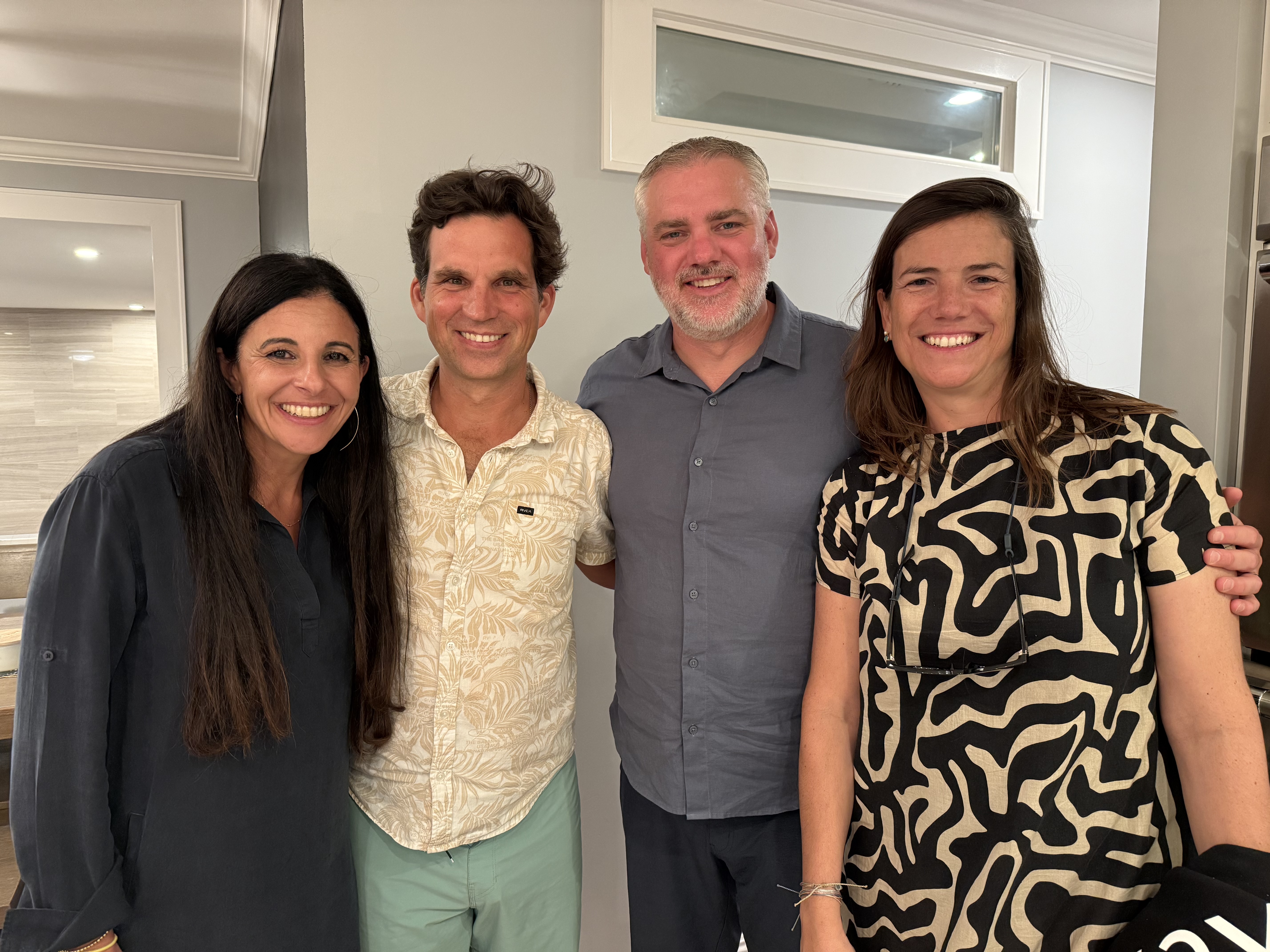 Img: blouse, people, person, adult, female, woman, long sleeve, shirt, t-shirt, man