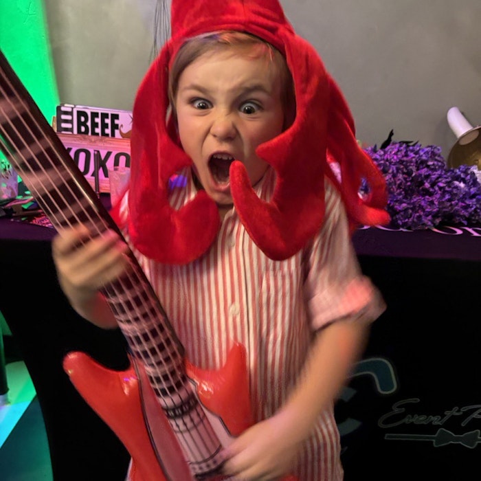 Photo 2025: person, guitar, musical instrument, performer, solo performance, head, face, guitarist, music, musician
